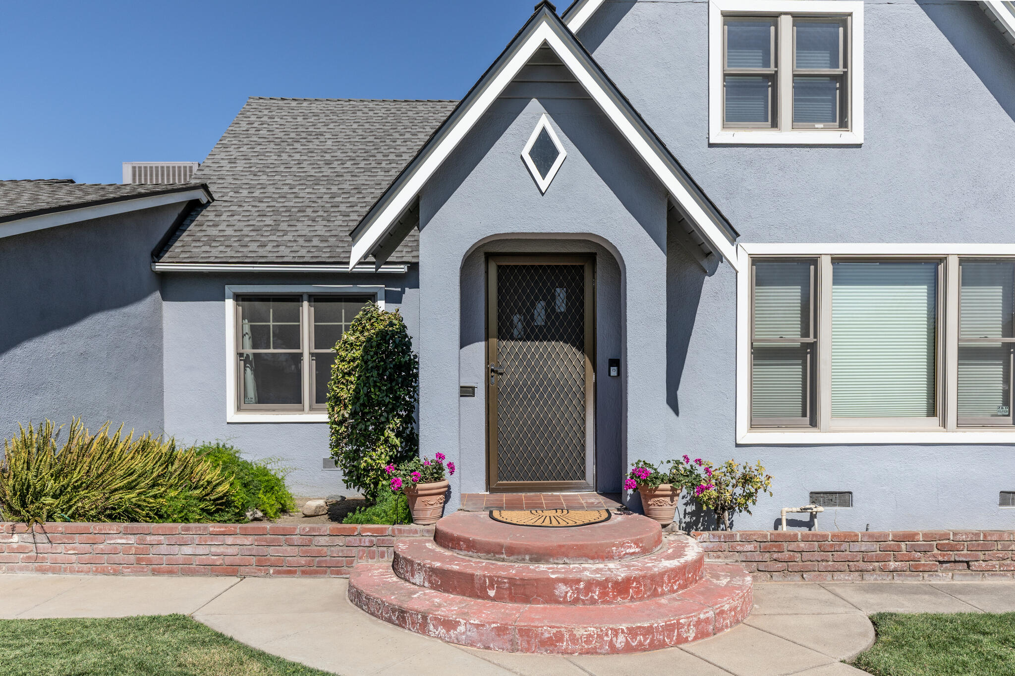 476 N Nichols Ave, Dinuba, CA 93618