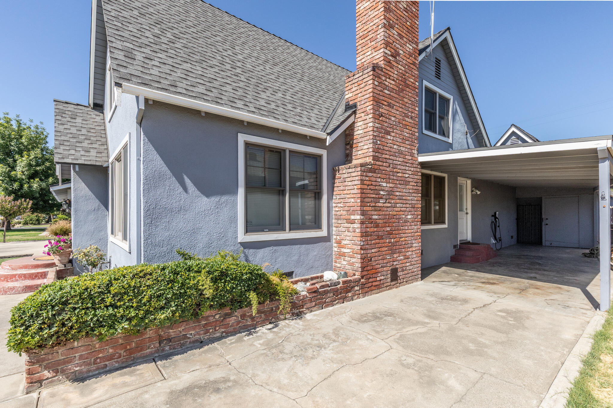 476 N Nichols Ave, Dinuba, CA 93618