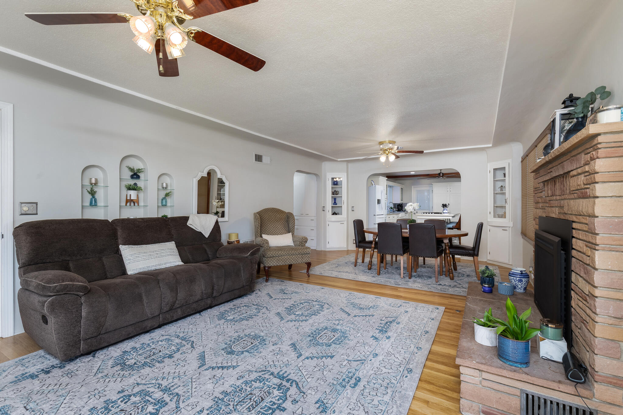 476 N Nichols Ave, Dinuba, CA 93618