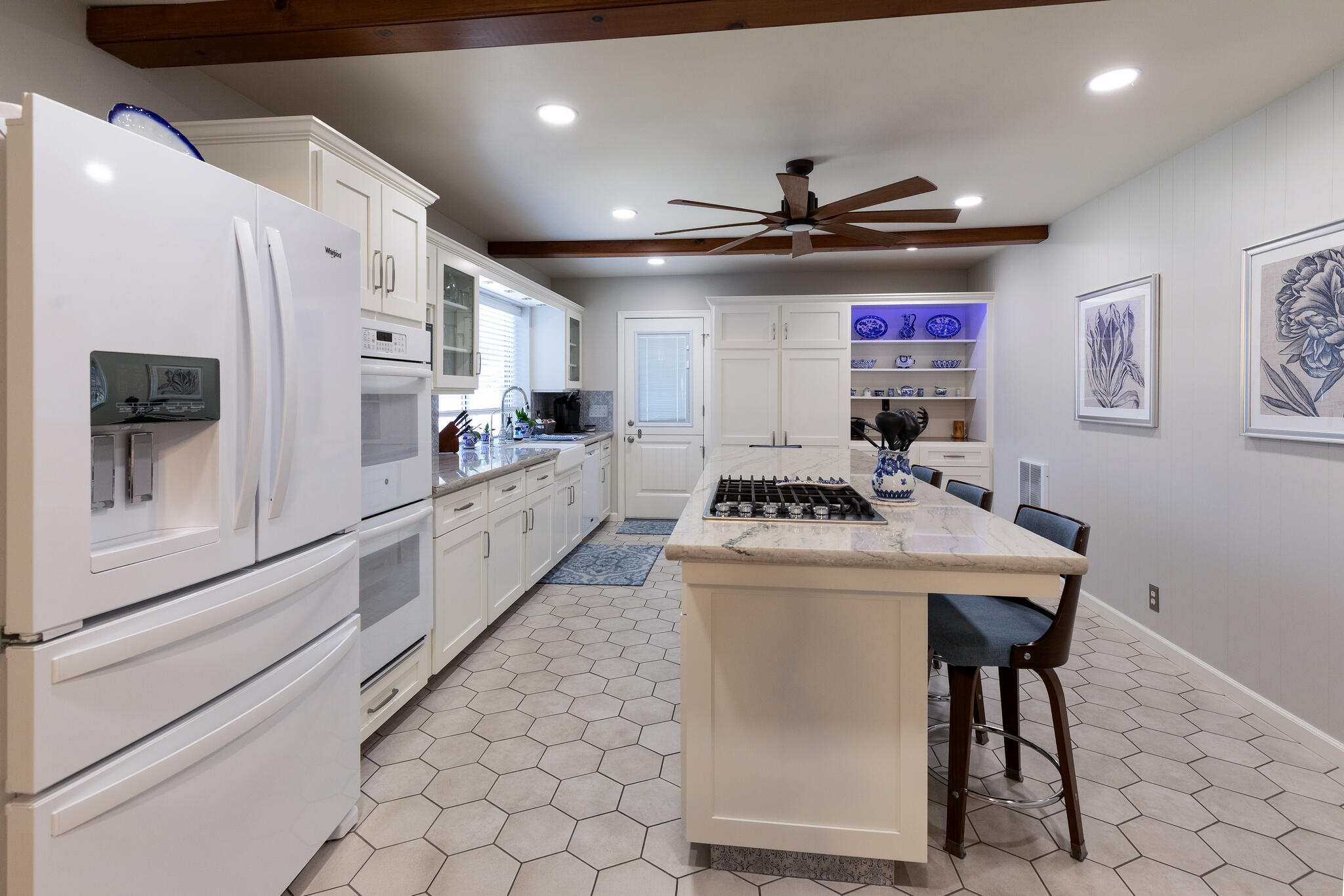 476 N Nichols Ave, Dinuba, CA 93618