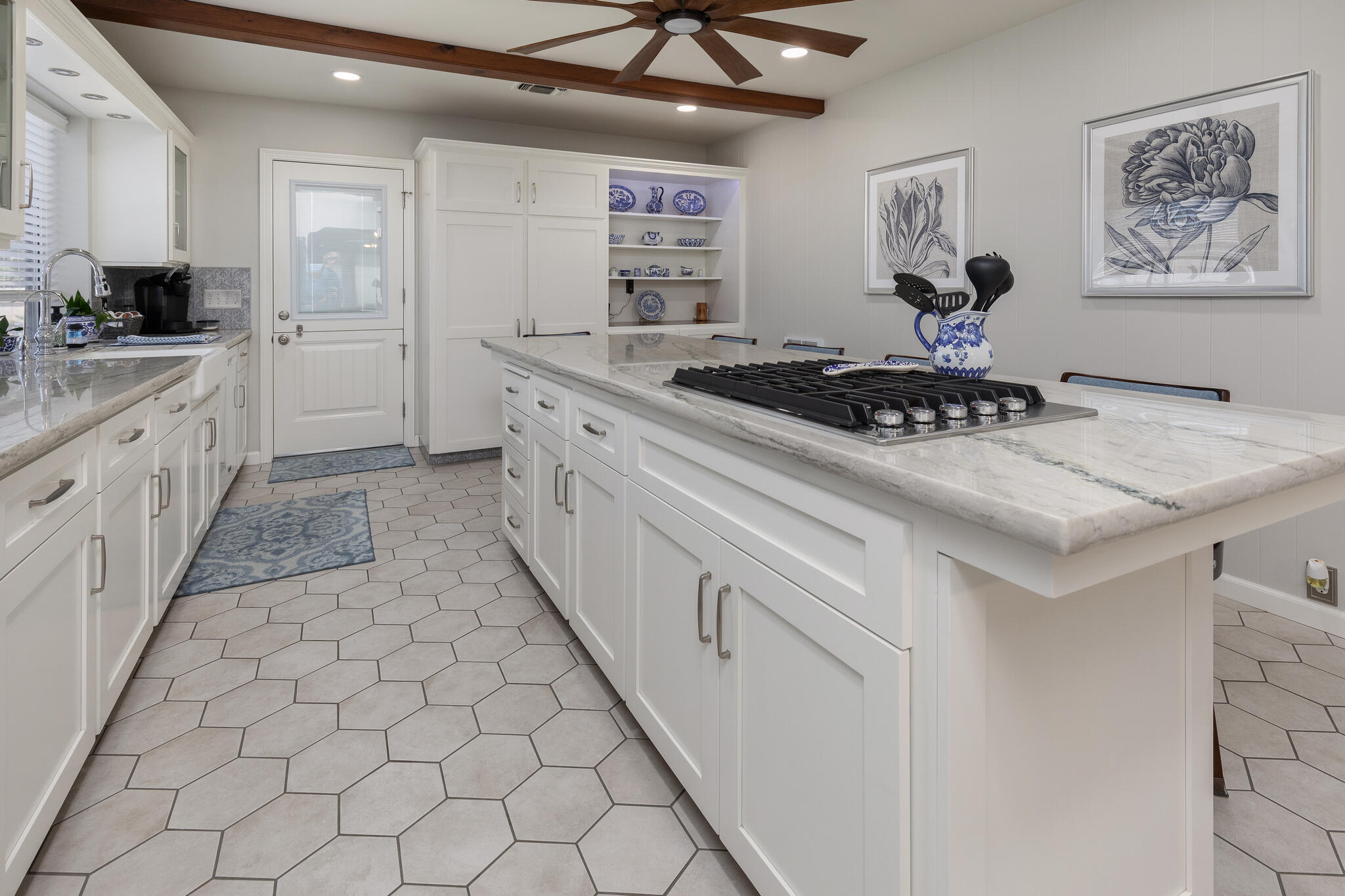 476 N Nichols Ave, Dinuba, CA 93618