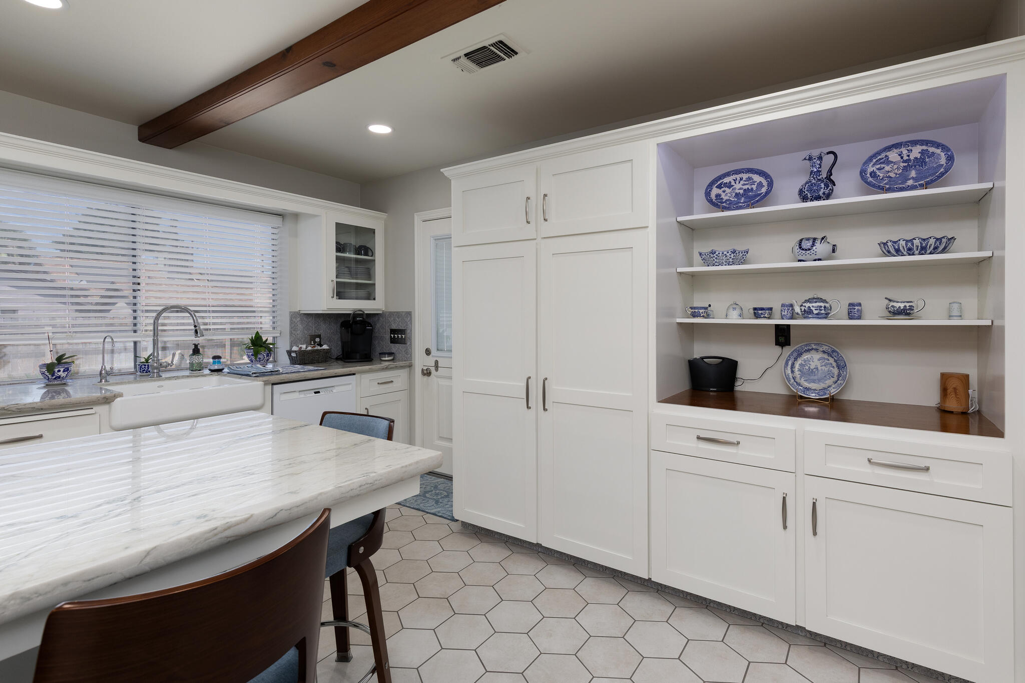 476 N Nichols Ave, Dinuba, CA 93618