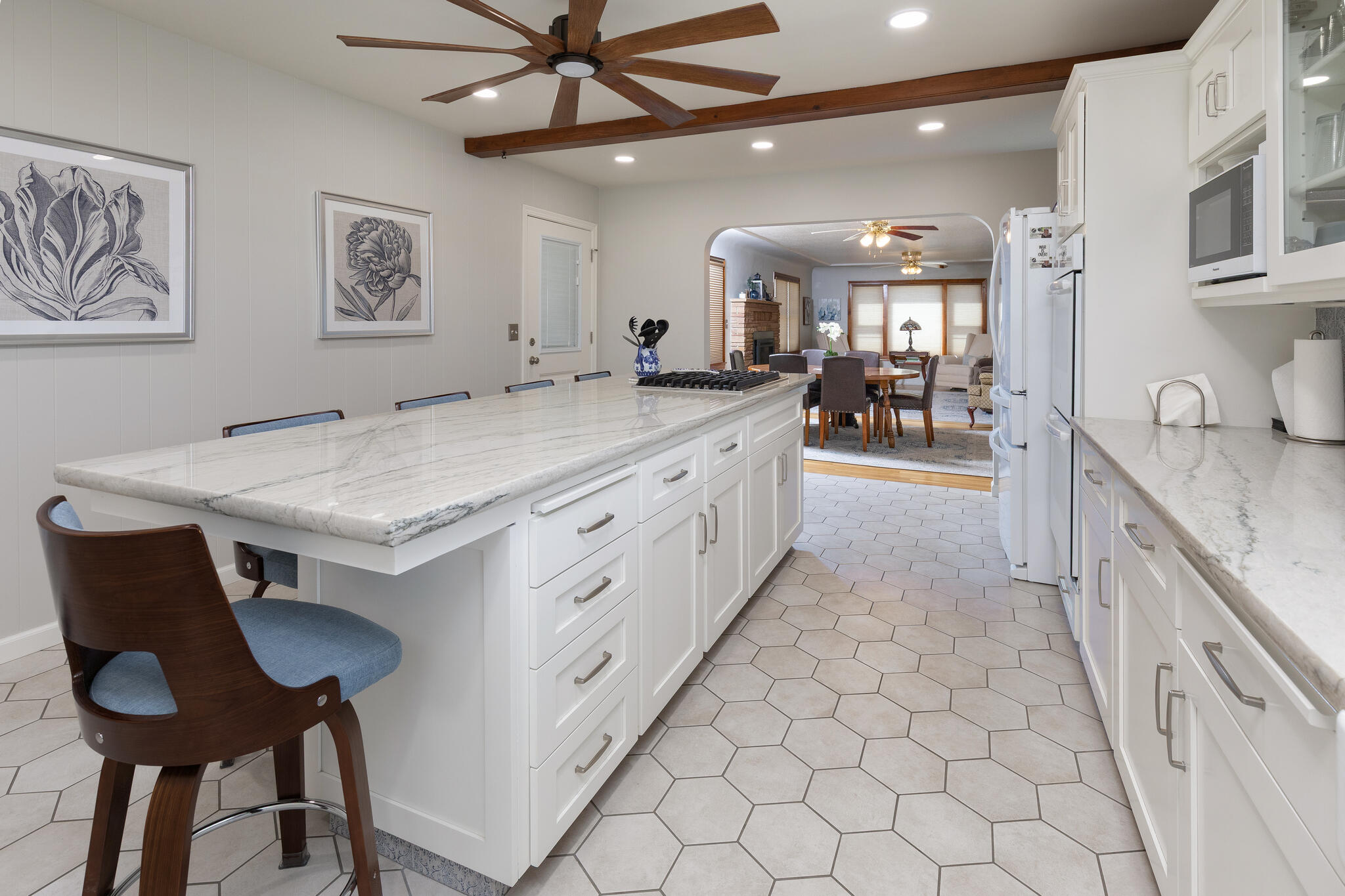 476 N Nichols Ave, Dinuba, CA 93618