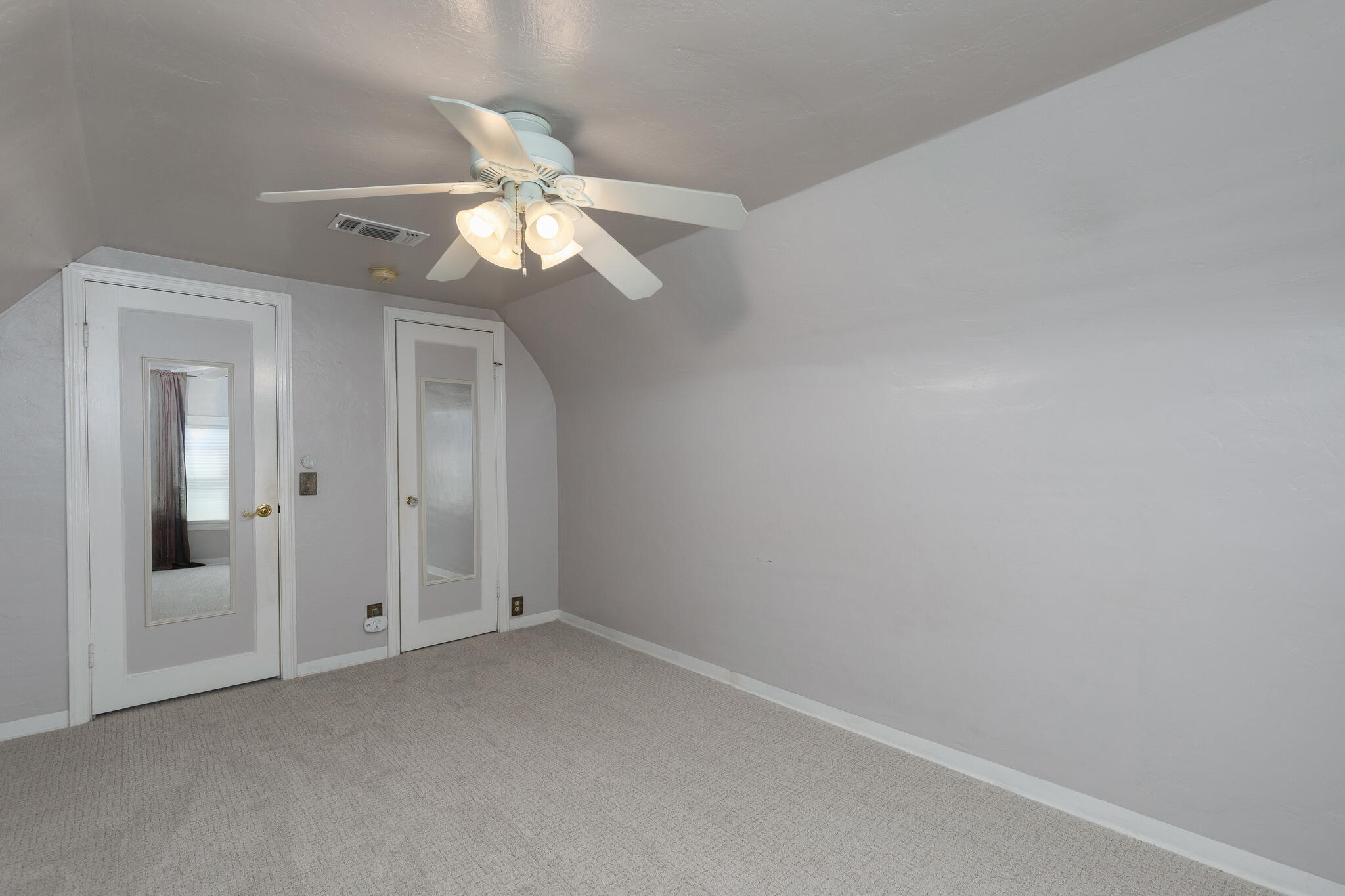 476 N Nichols Ave, Dinuba, CA 93618