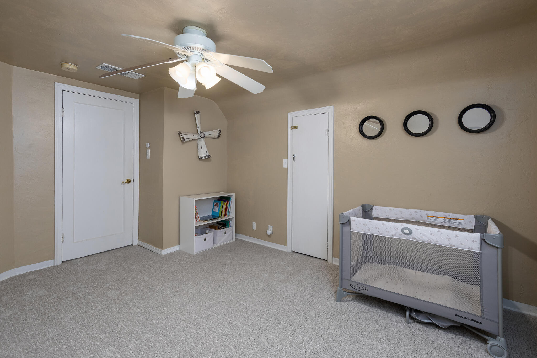 476 N Nichols Ave, Dinuba, CA 93618