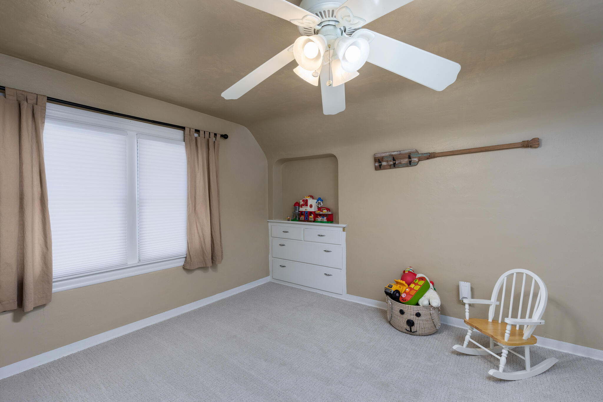 476 N Nichols Ave, Dinuba, CA 93618