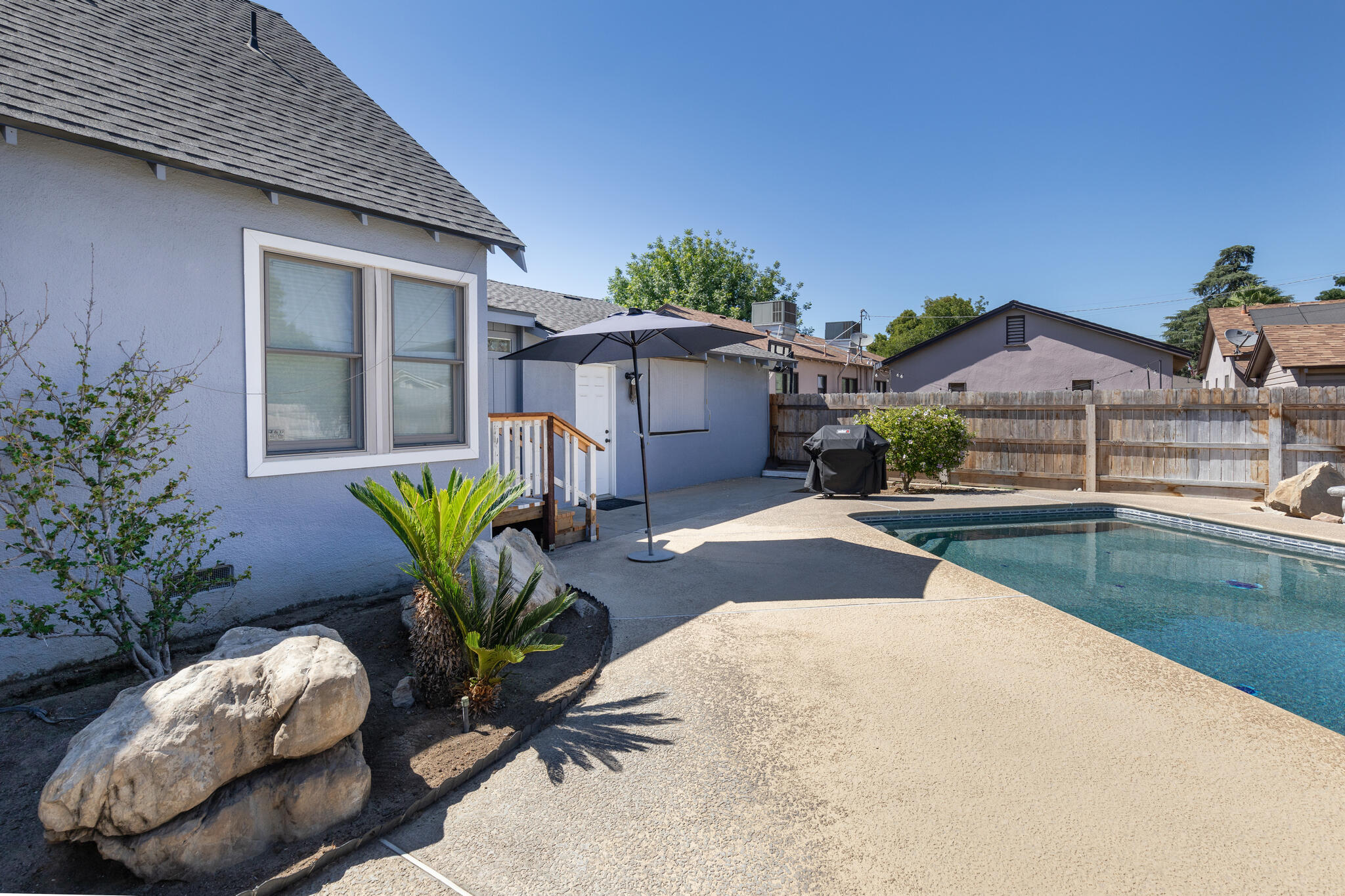 476 N Nichols Ave, Dinuba, CA 93618