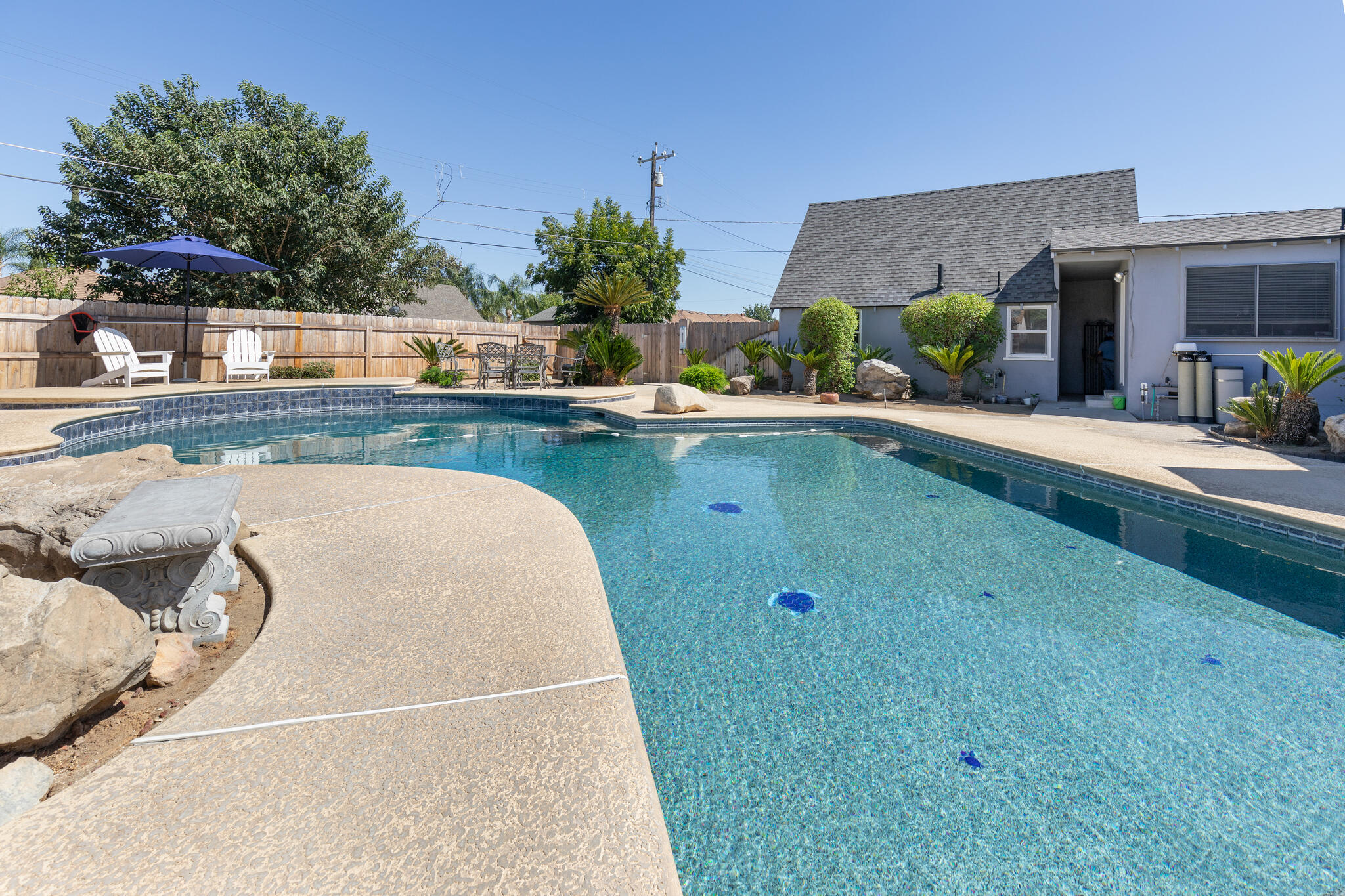 476 N Nichols Ave, Dinuba, CA 93618