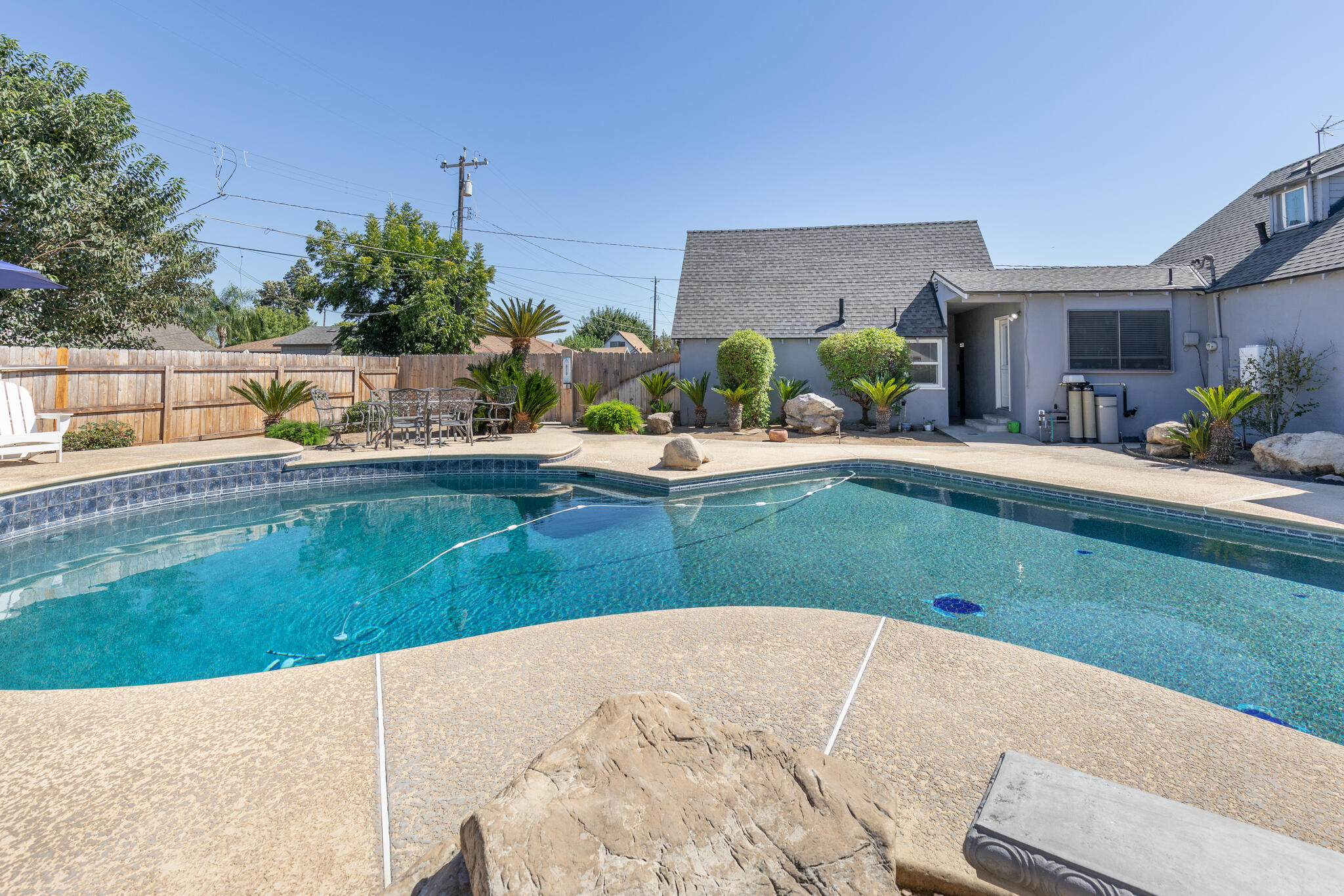 476 N Nichols Ave, Dinuba, CA 93618