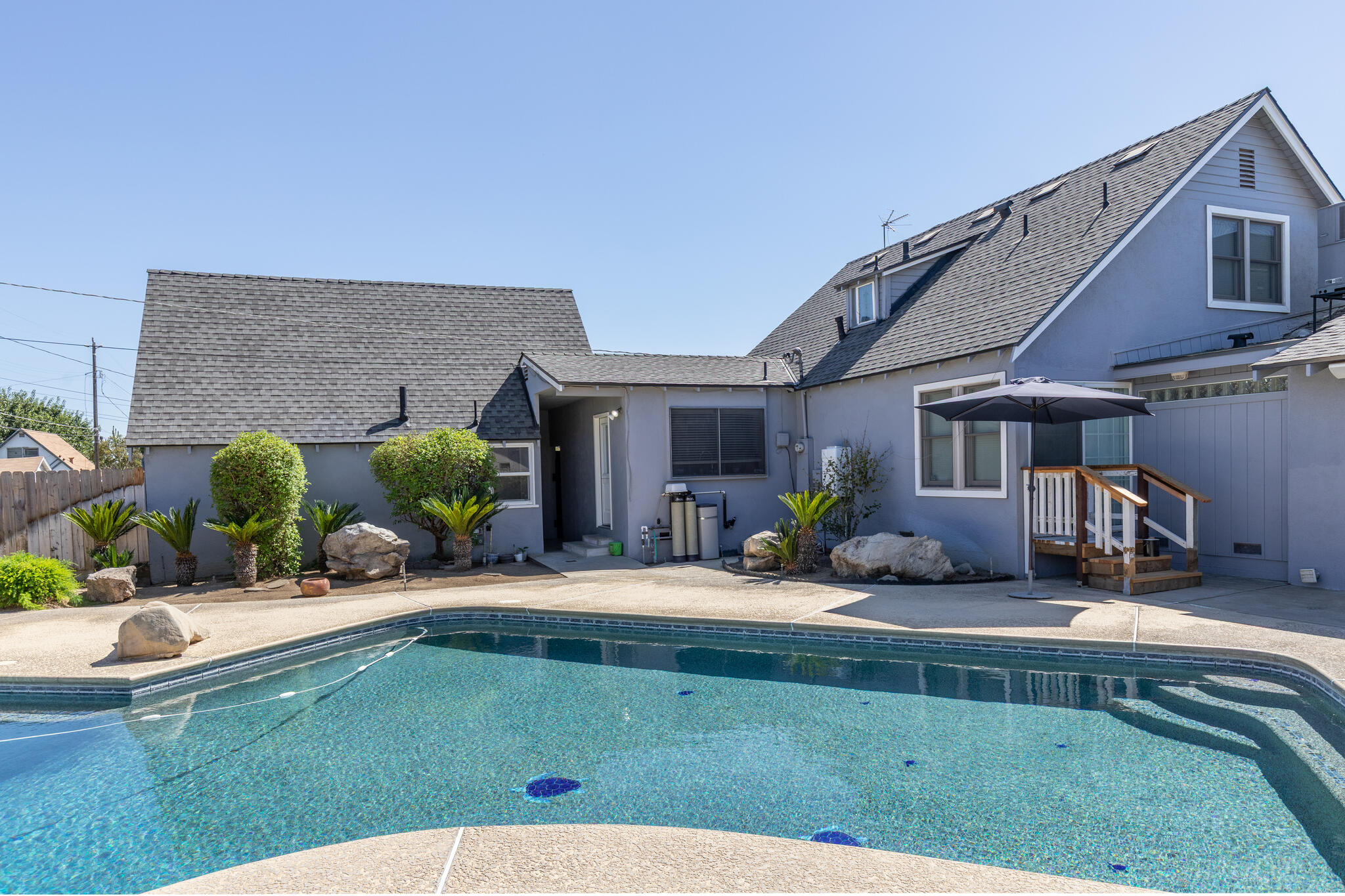 476 N Nichols Ave, Dinuba, CA 93618