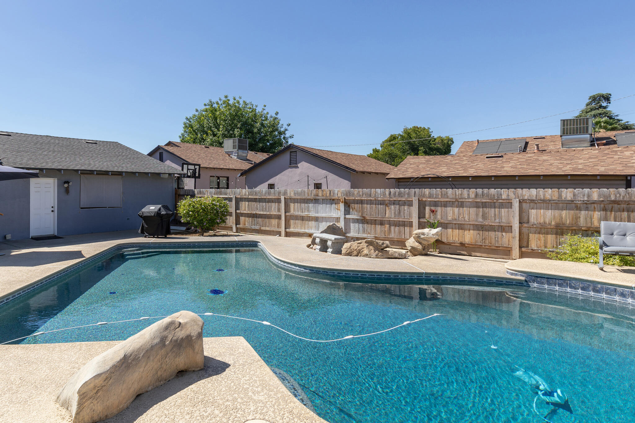 476 N Nichols Ave, Dinuba, CA 93618