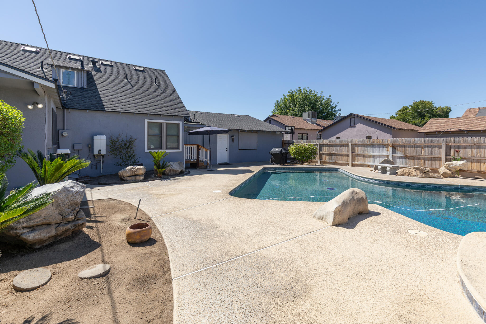 476 N Nichols Ave, Dinuba, CA 93618