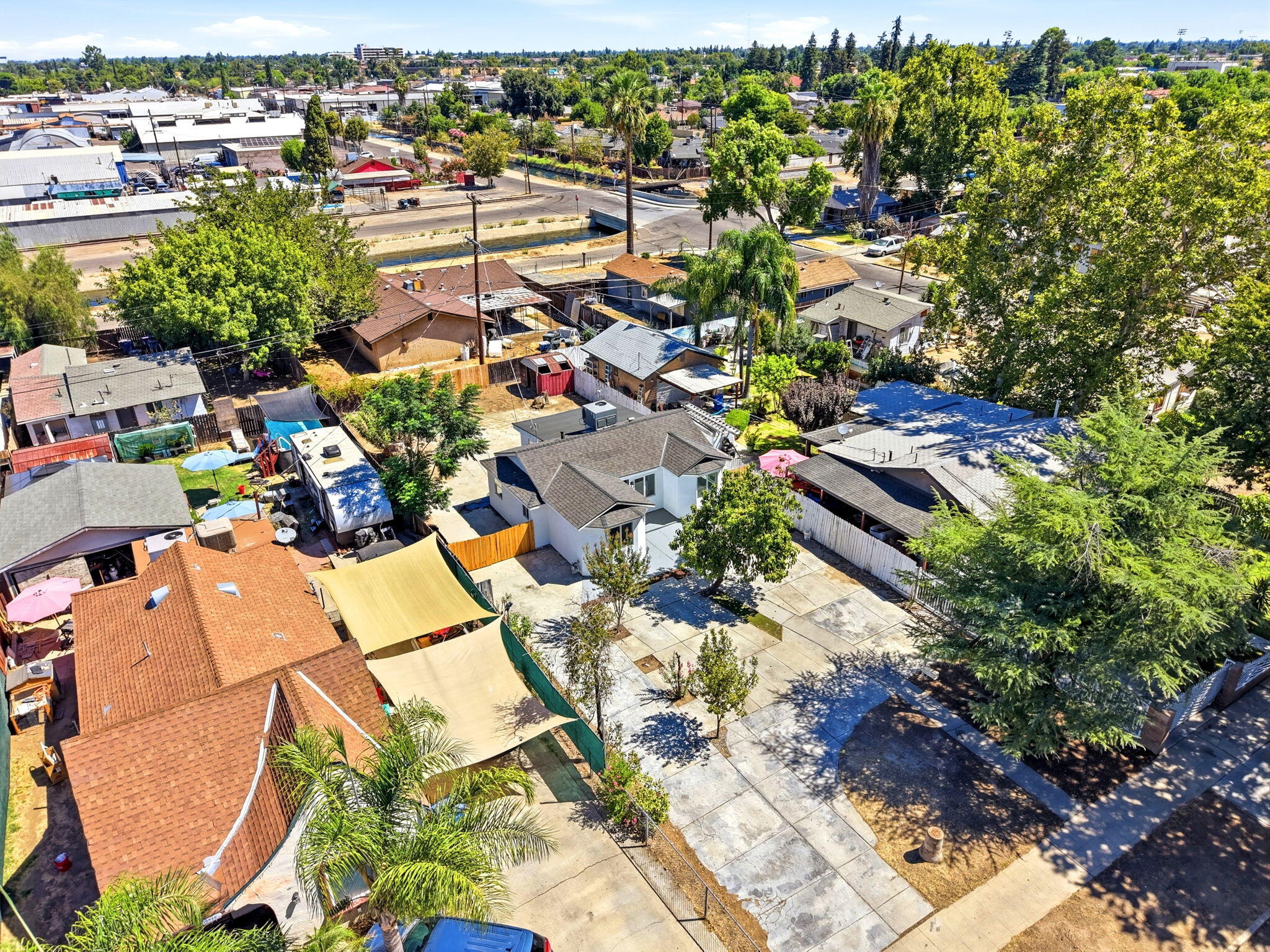 2225 E Lamona Ave, Fresno, CA 93703