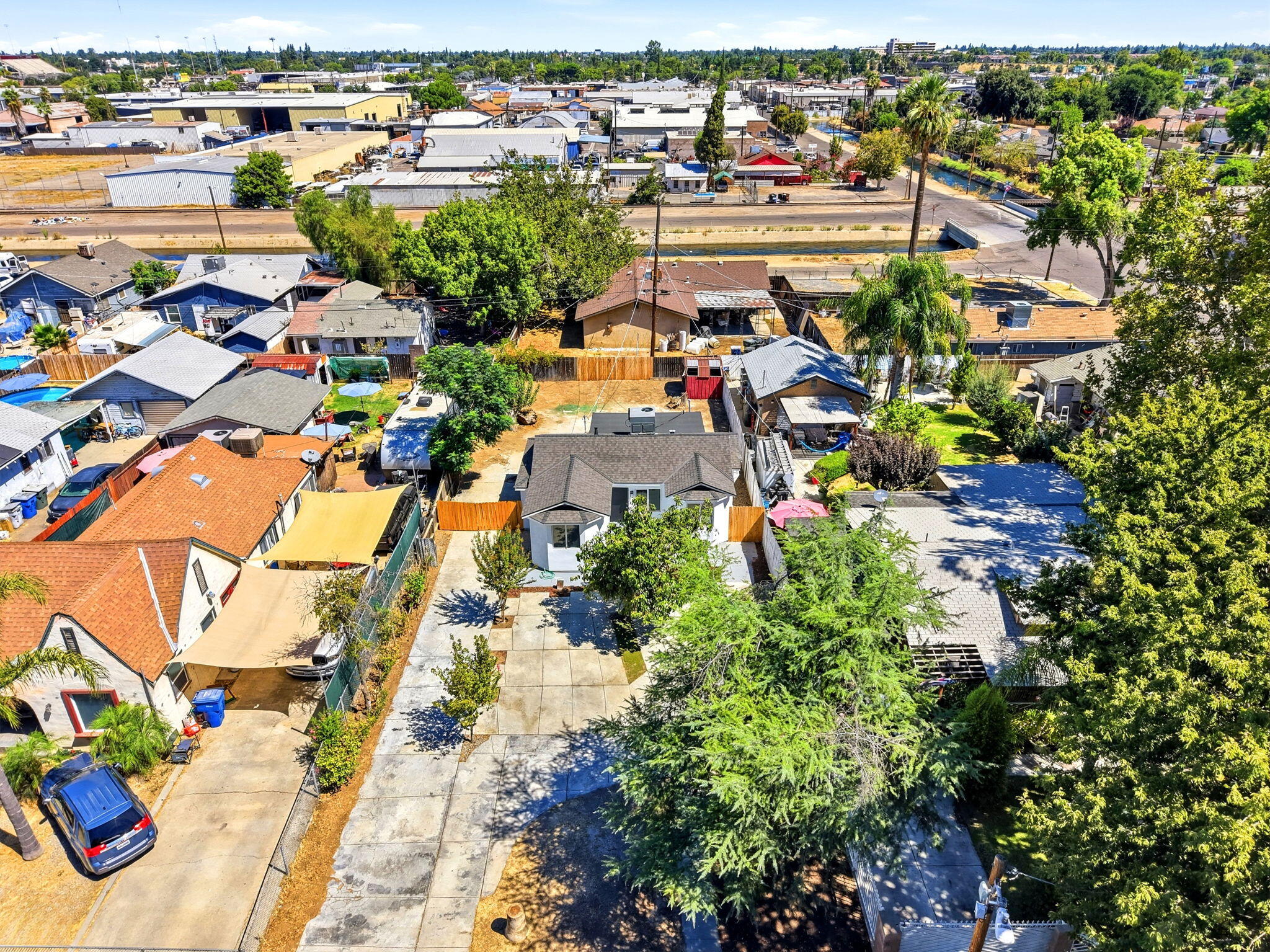 2225 E Lamona Ave, Fresno, CA 93703