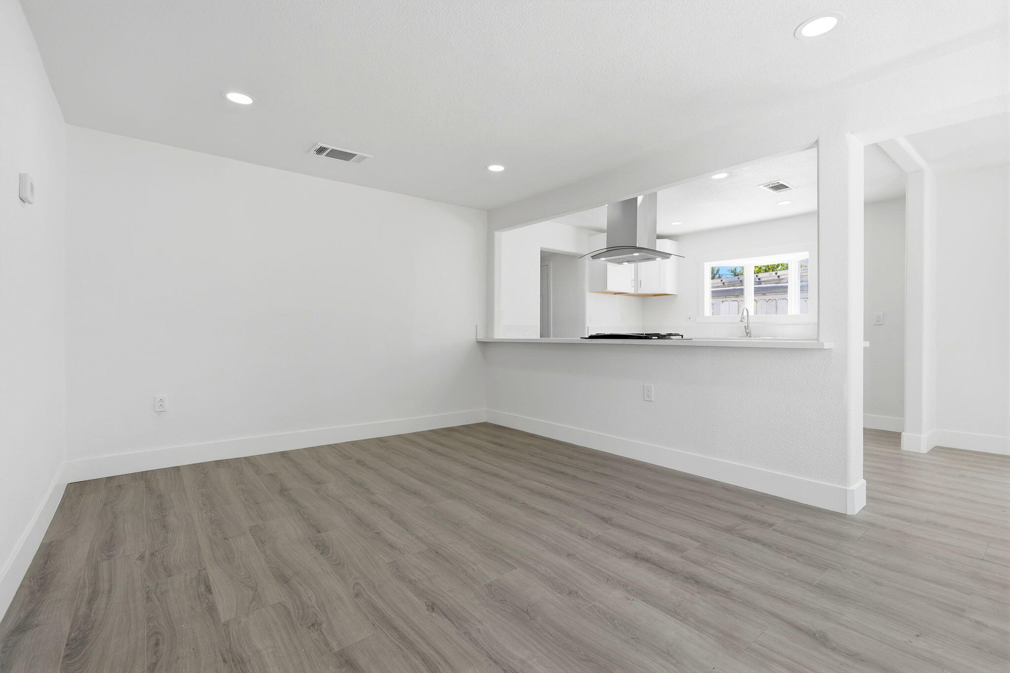 2225 E Lamona Ave, Fresno, CA 93703