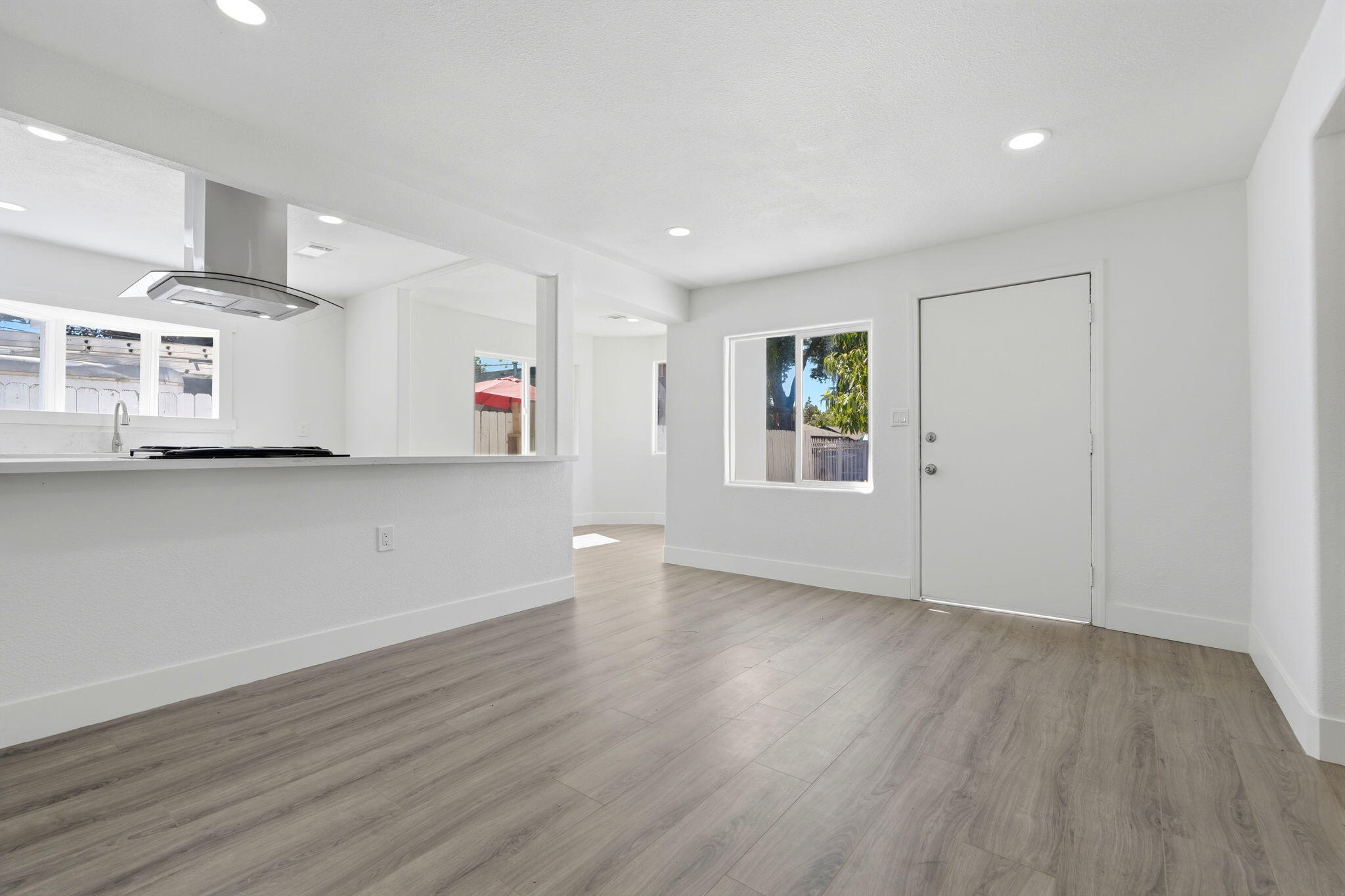 2225 E Lamona Ave, Fresno, CA 93703