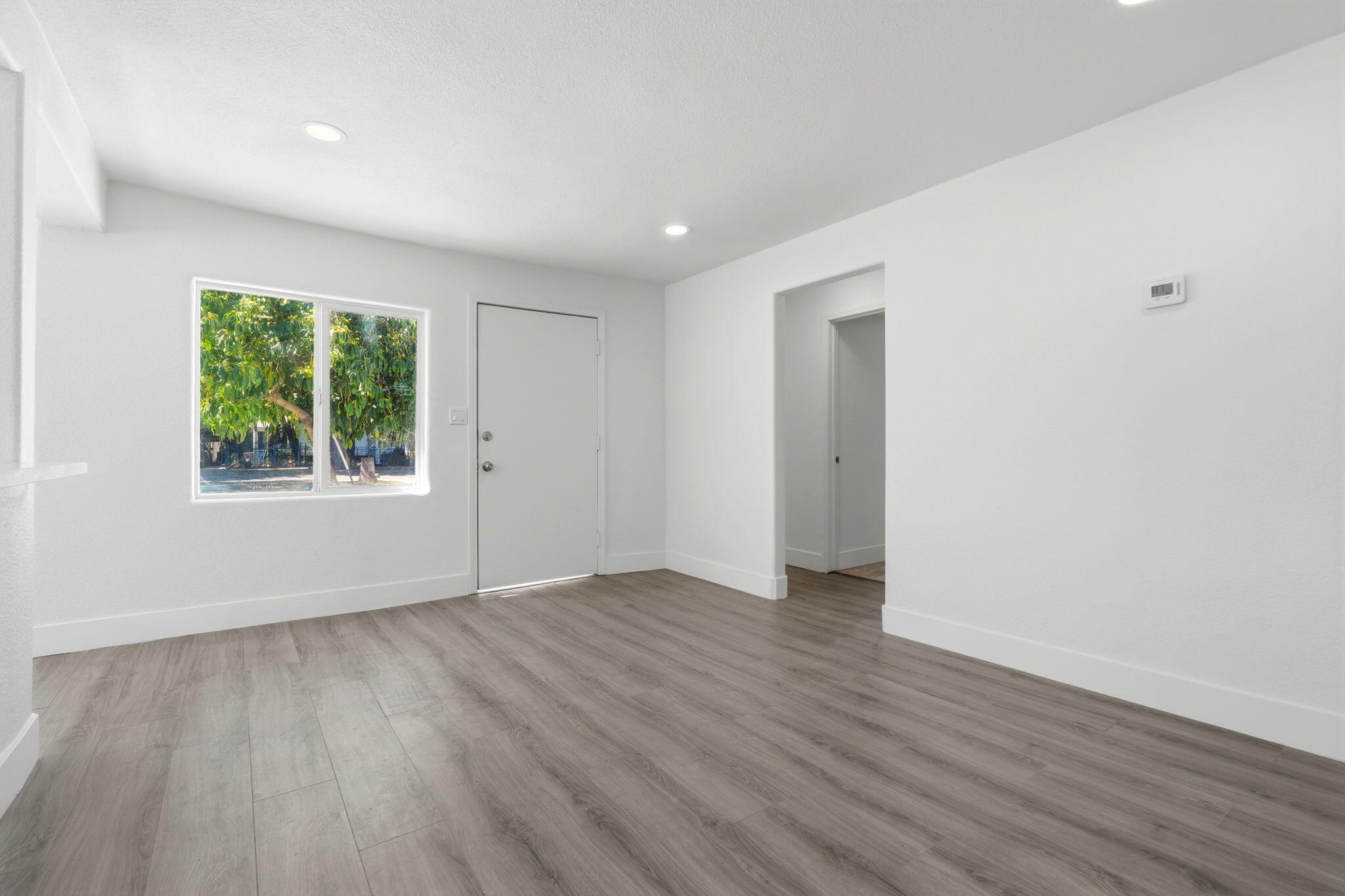 2225 E Lamona Ave, Fresno, CA 93703