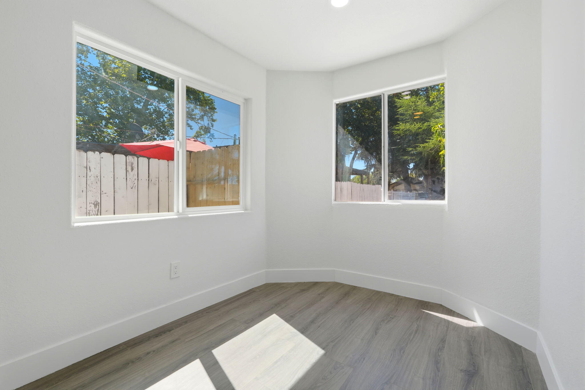 2225 E Lamona Ave, Fresno, CA 93703