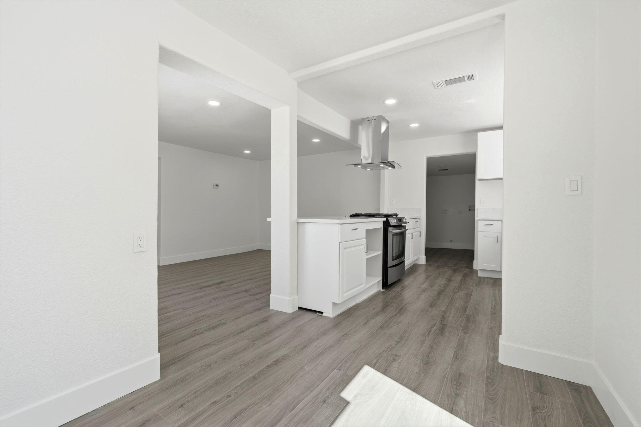 2225 E Lamona Ave, Fresno, CA 93703