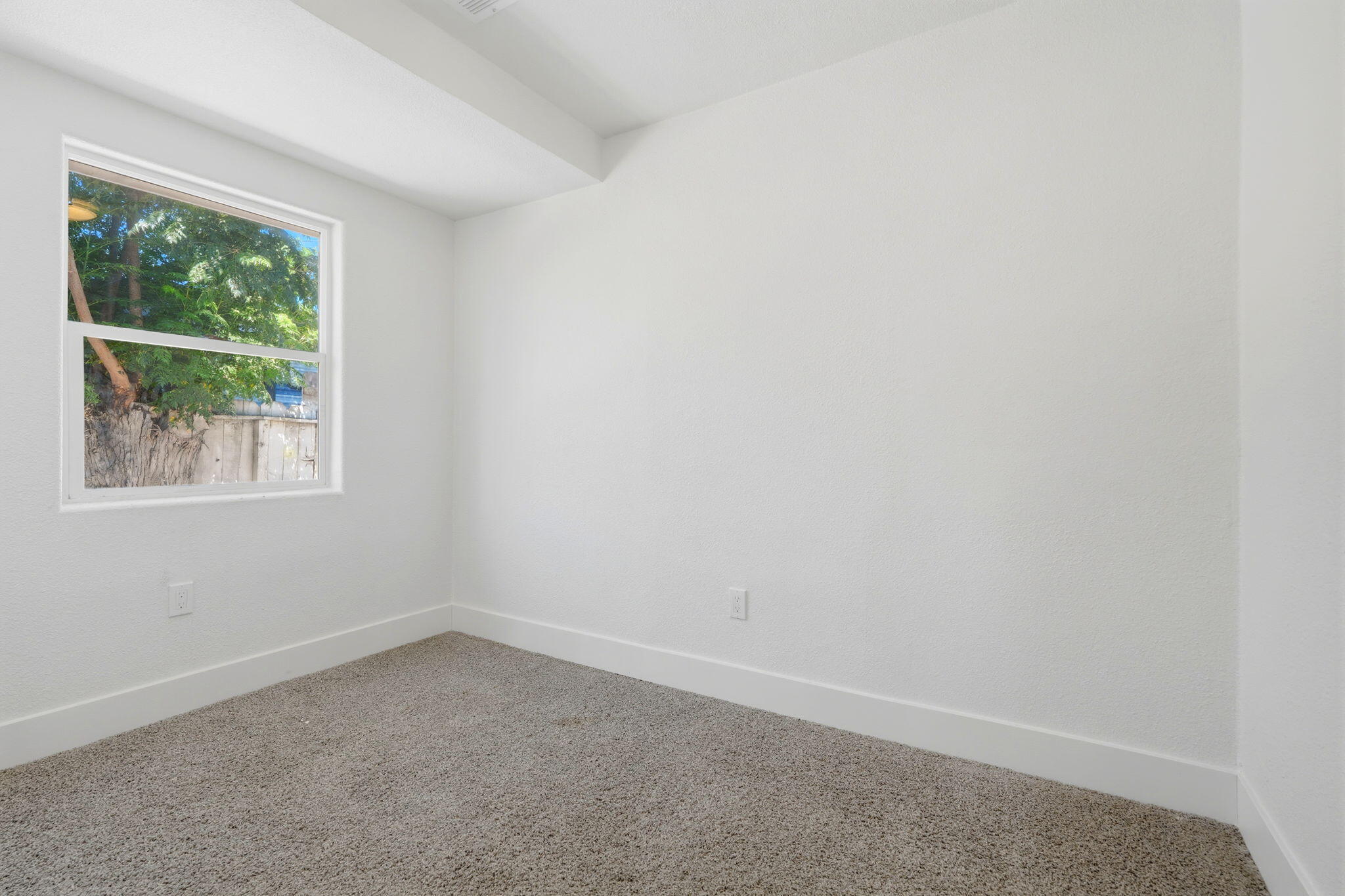 2225 E Lamona Ave, Fresno, CA 93703
