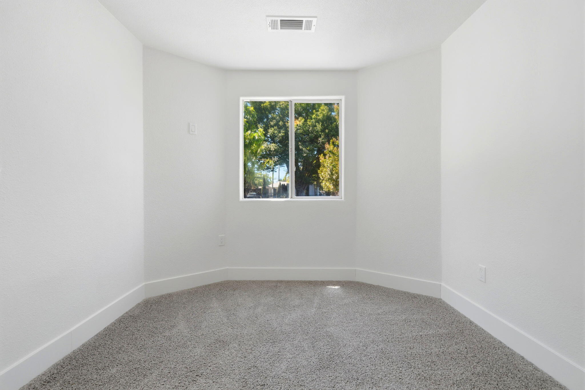 2225 E Lamona Ave, Fresno, CA 93703