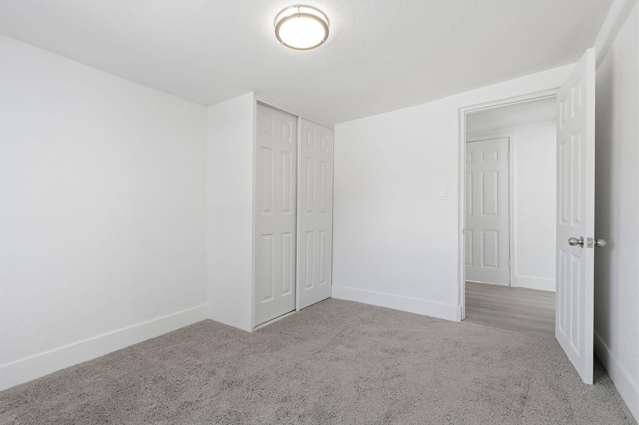 2225 E Lamona Ave, Fresno, CA 93703