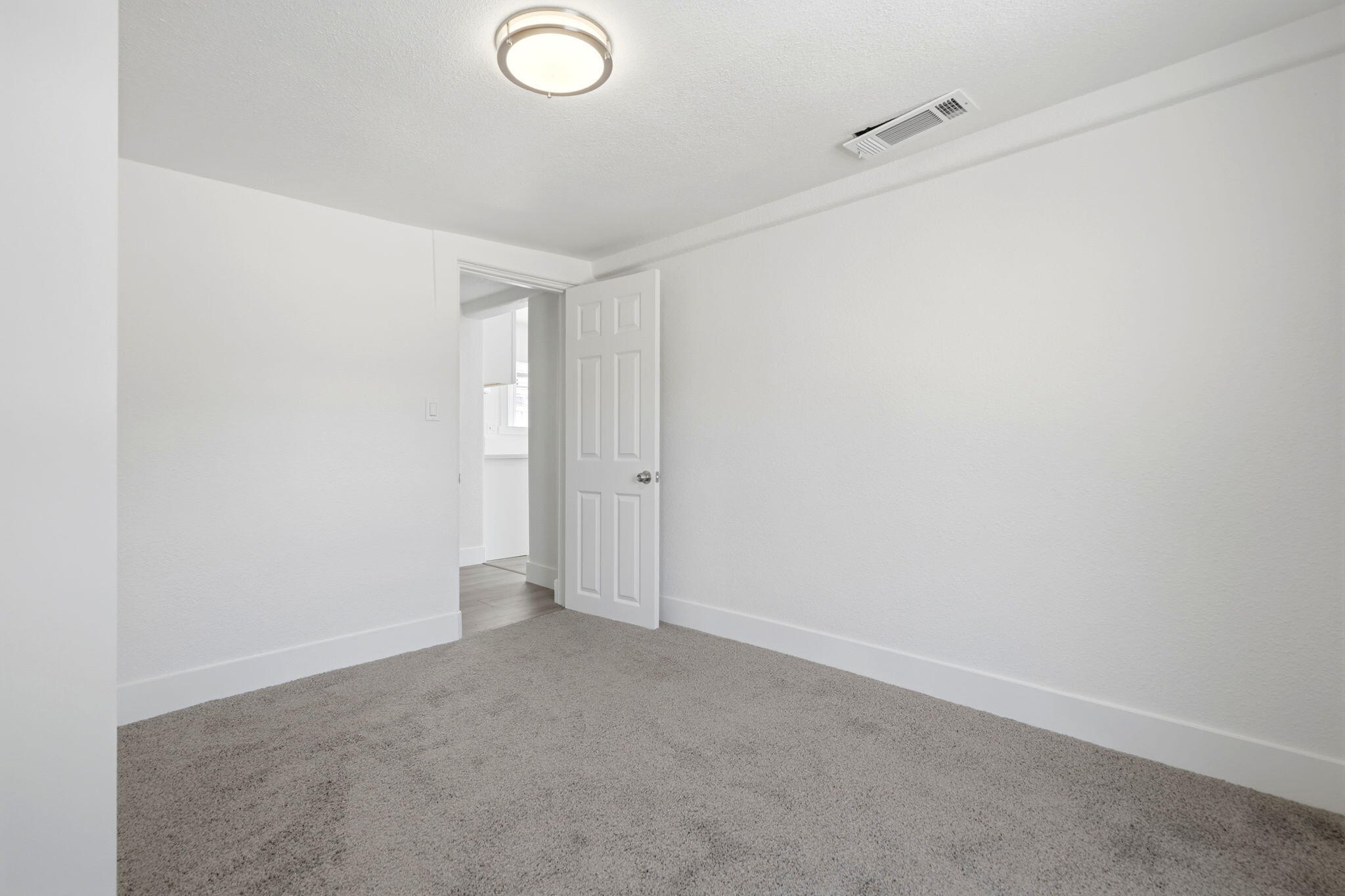 2225 E Lamona Ave, Fresno, CA 93703