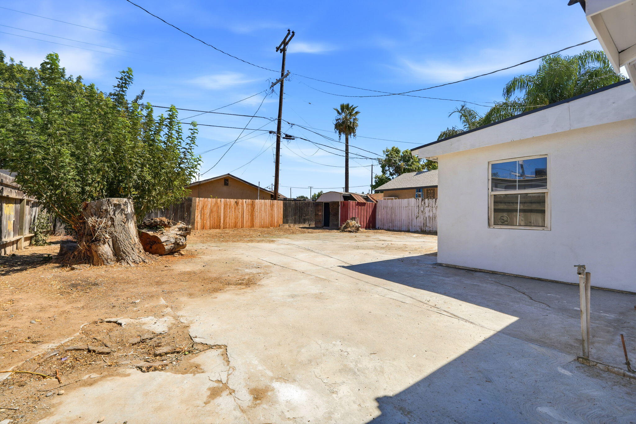 2225 E Lamona Ave, Fresno, CA 93703