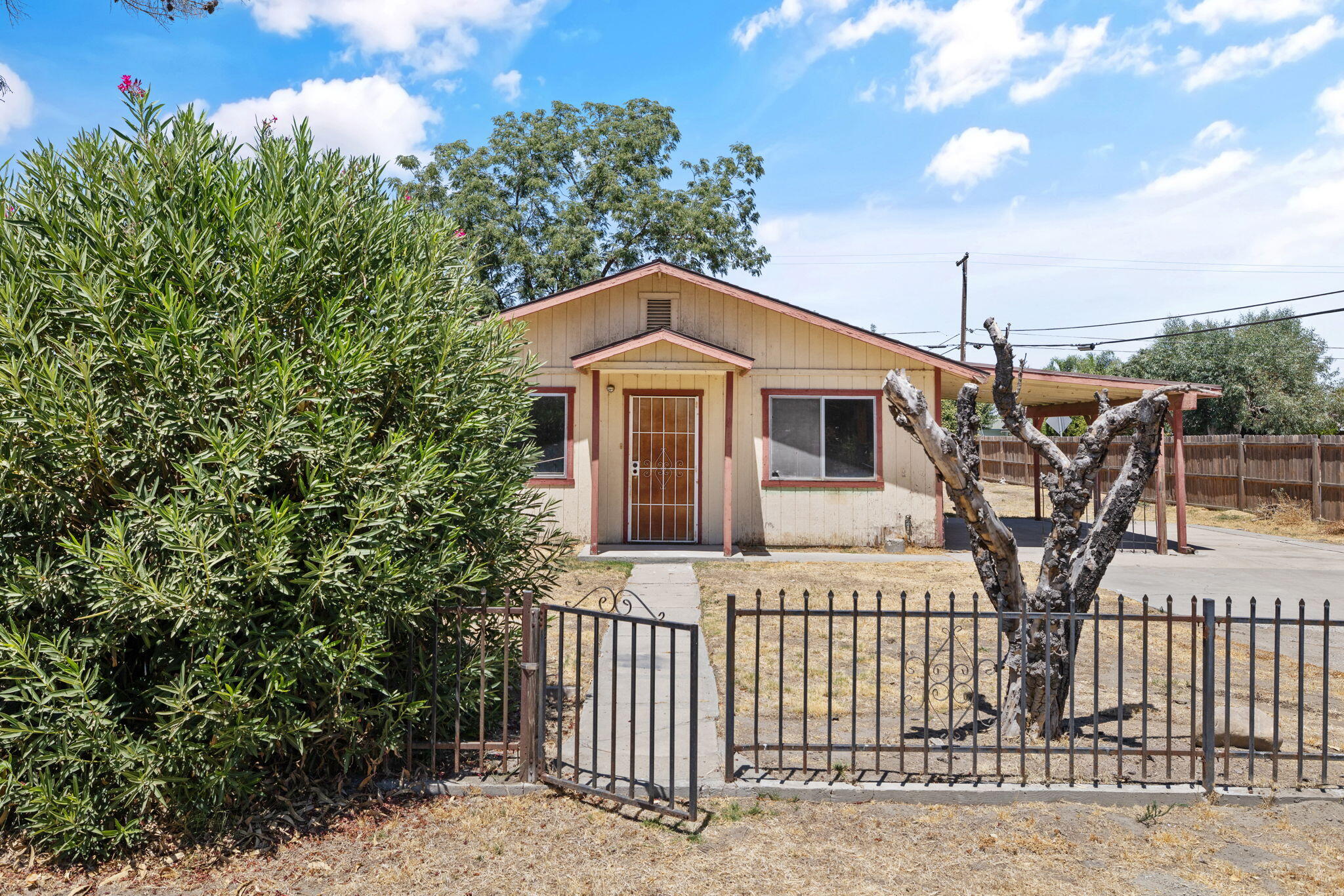 2300 Garvey Ave, Corcoran, CA 93212