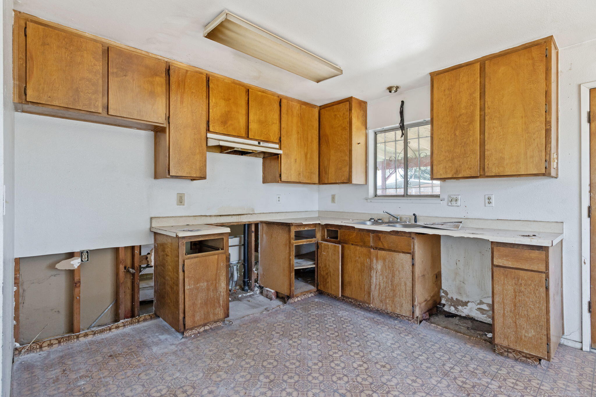 2300 Garvey Ave, Corcoran, CA 93212