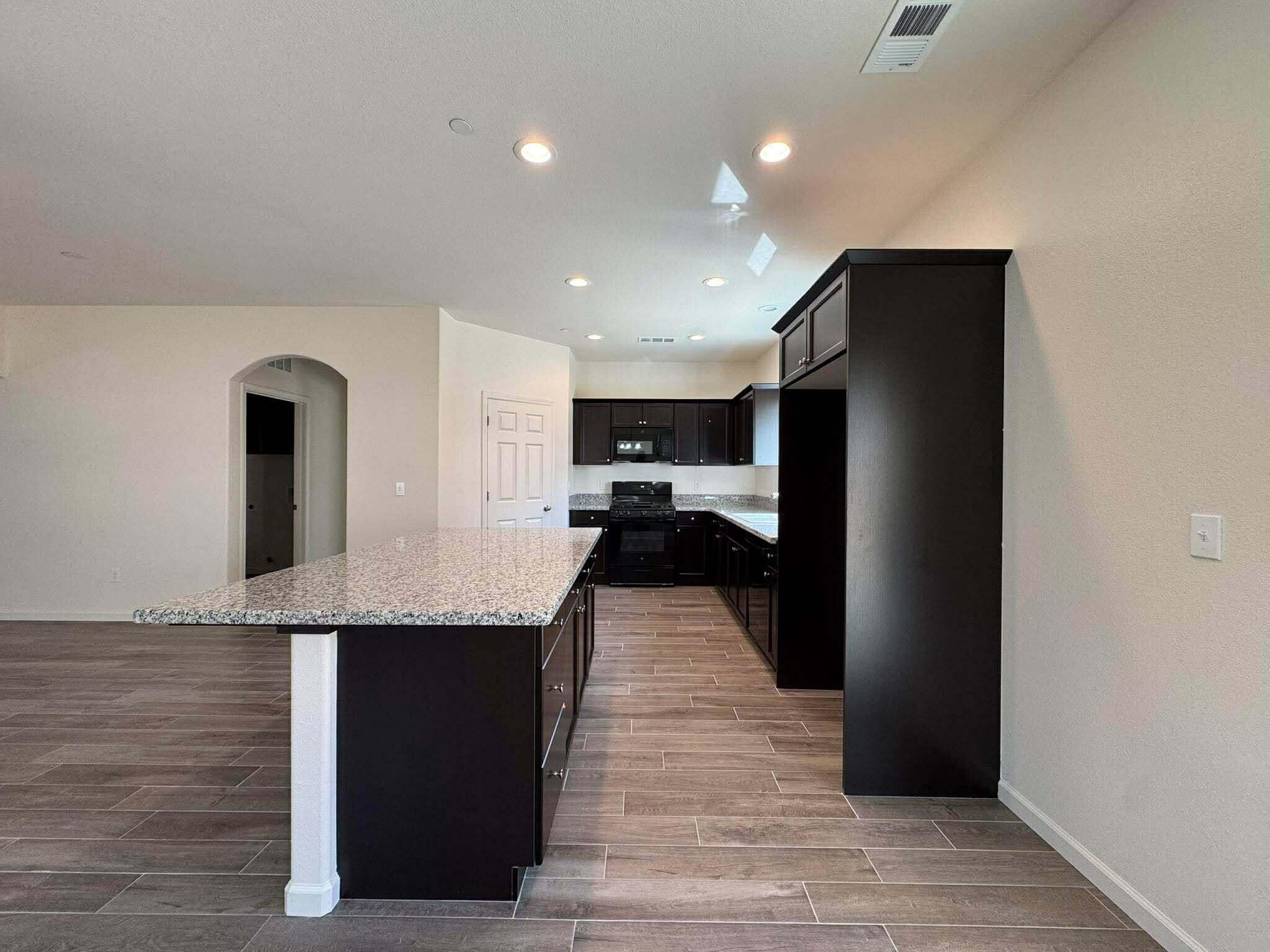30627 Ashland Rd, Visalia, CA 93291