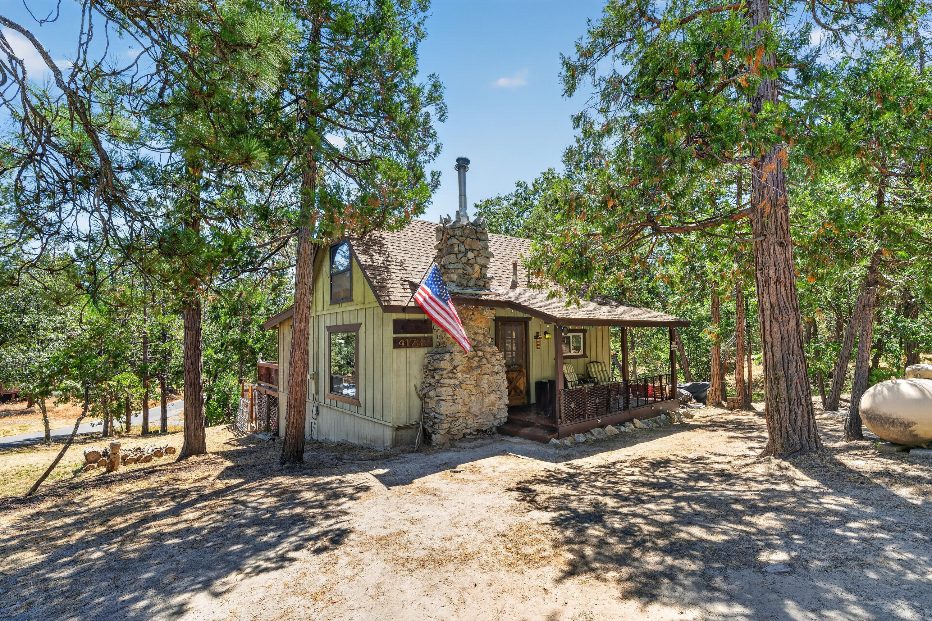 41737 Corlew Ln, Auberry, CA 93602