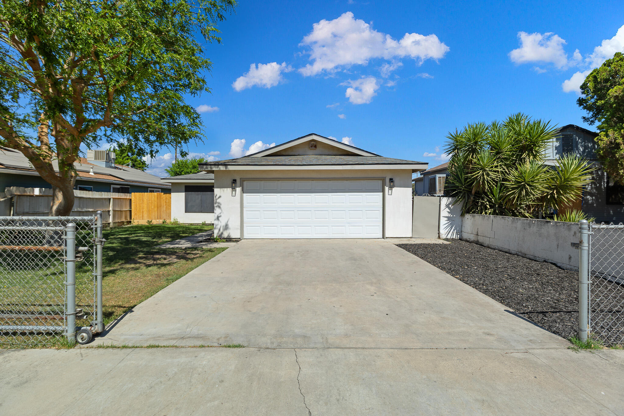220 N C St, Tulare, CA 93274