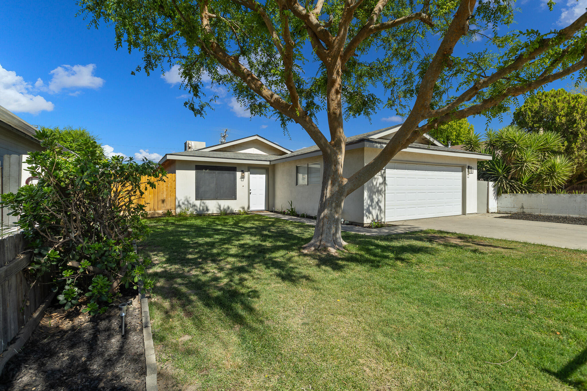 220 N C St, Tulare, CA 93274