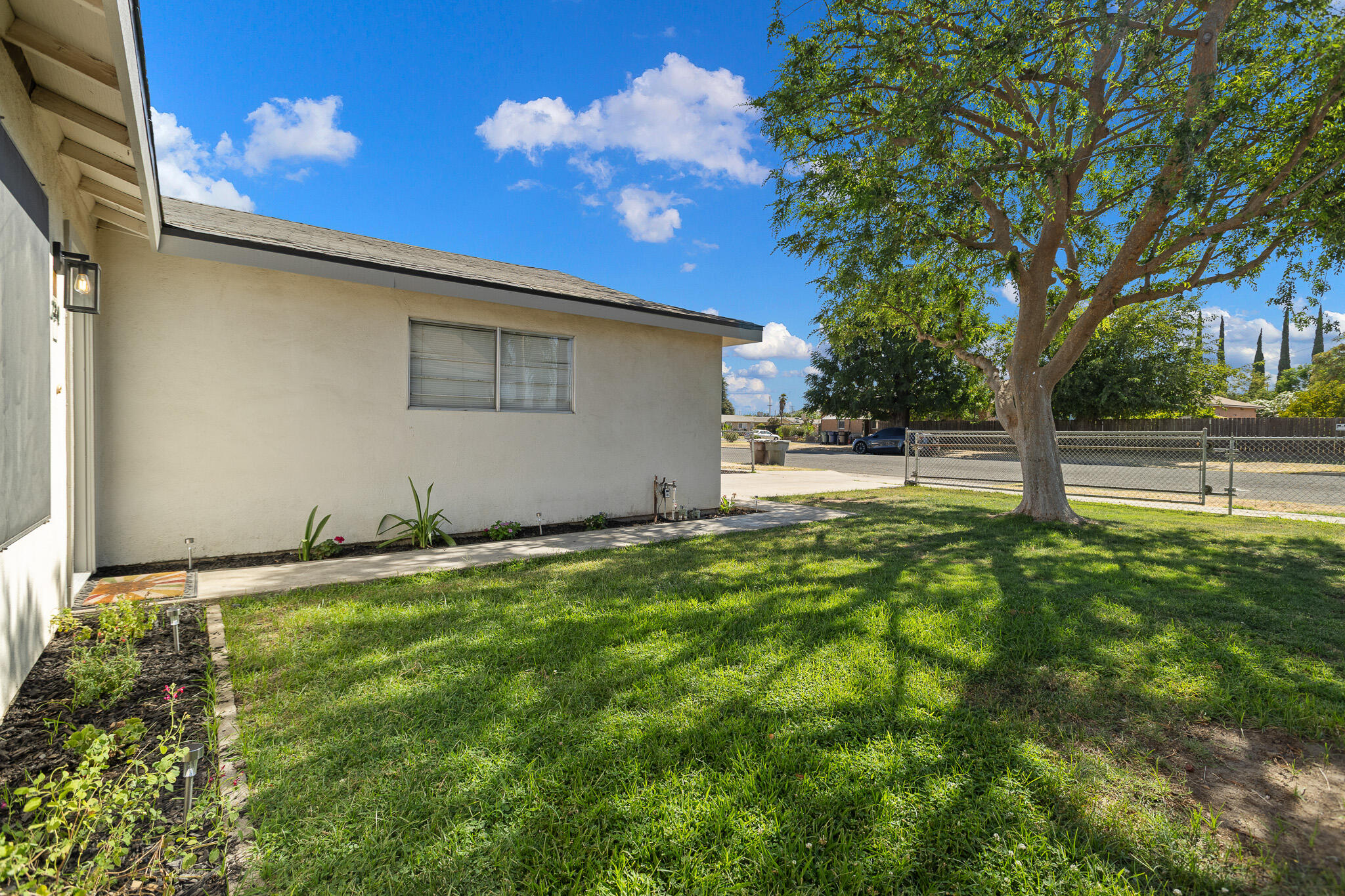 220 N C St, Tulare, CA 93274