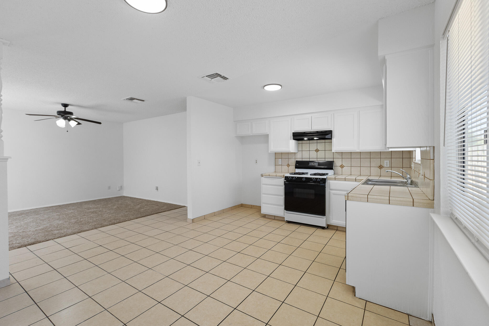 220 N C St, Tulare, CA 93274