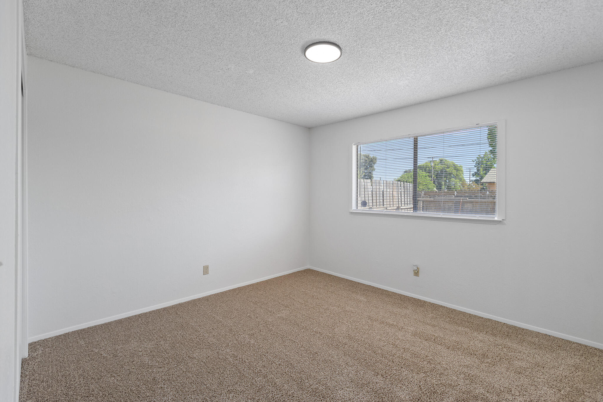 220 N C St, Tulare, CA 93274
