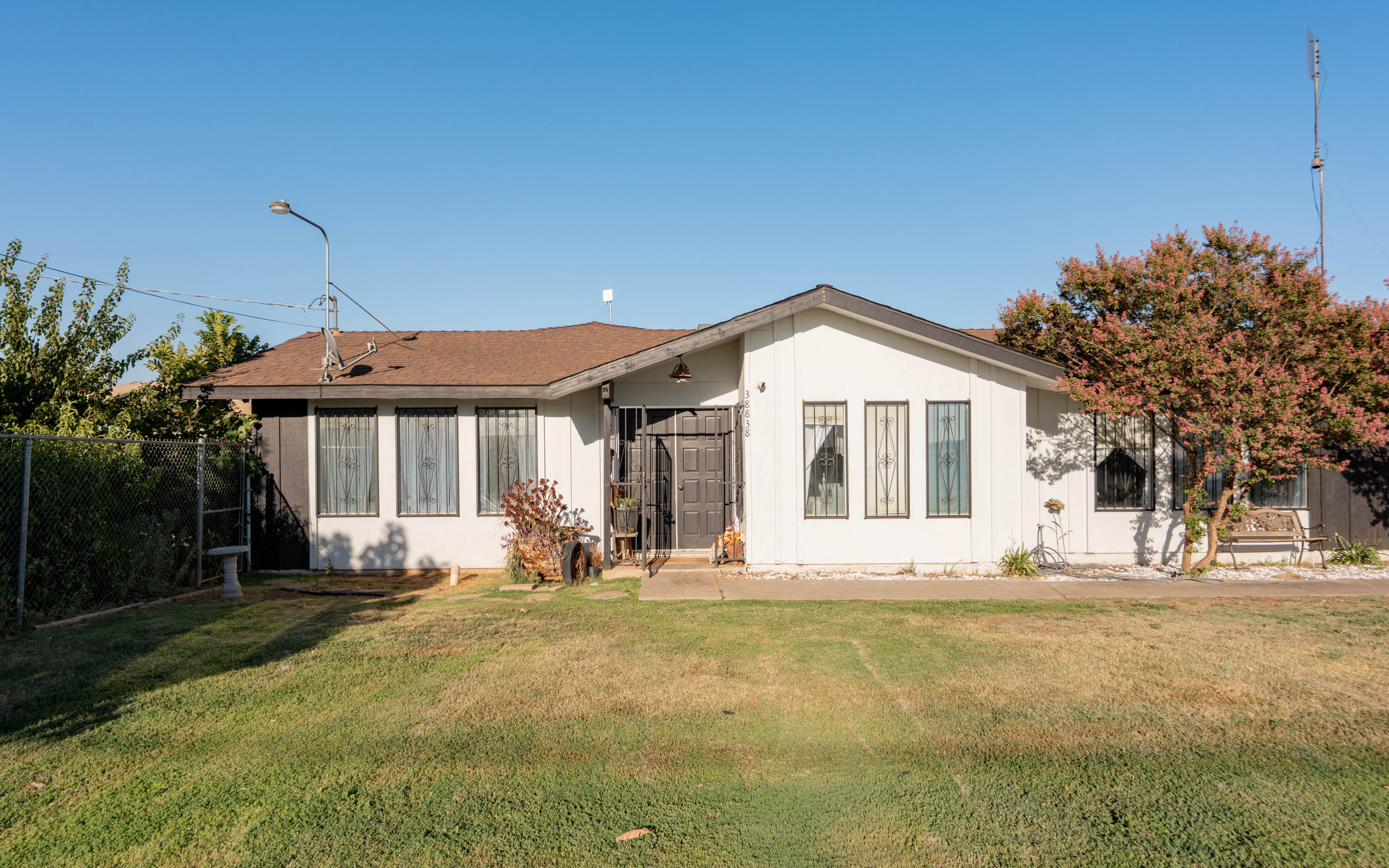 38838 Rd 140, Cutler, CA 93615