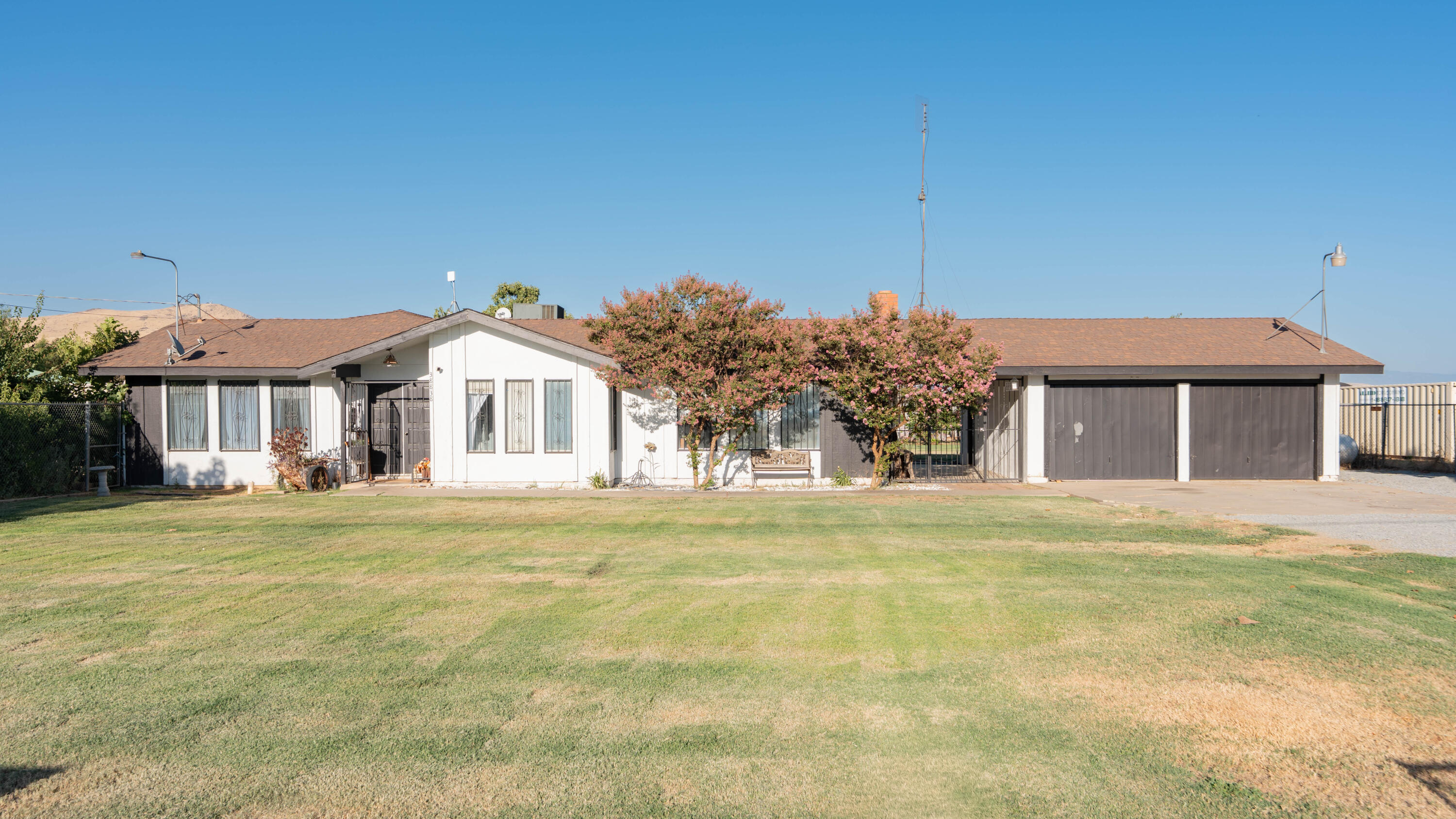 38838 Rd 140, Cutler, CA 93615