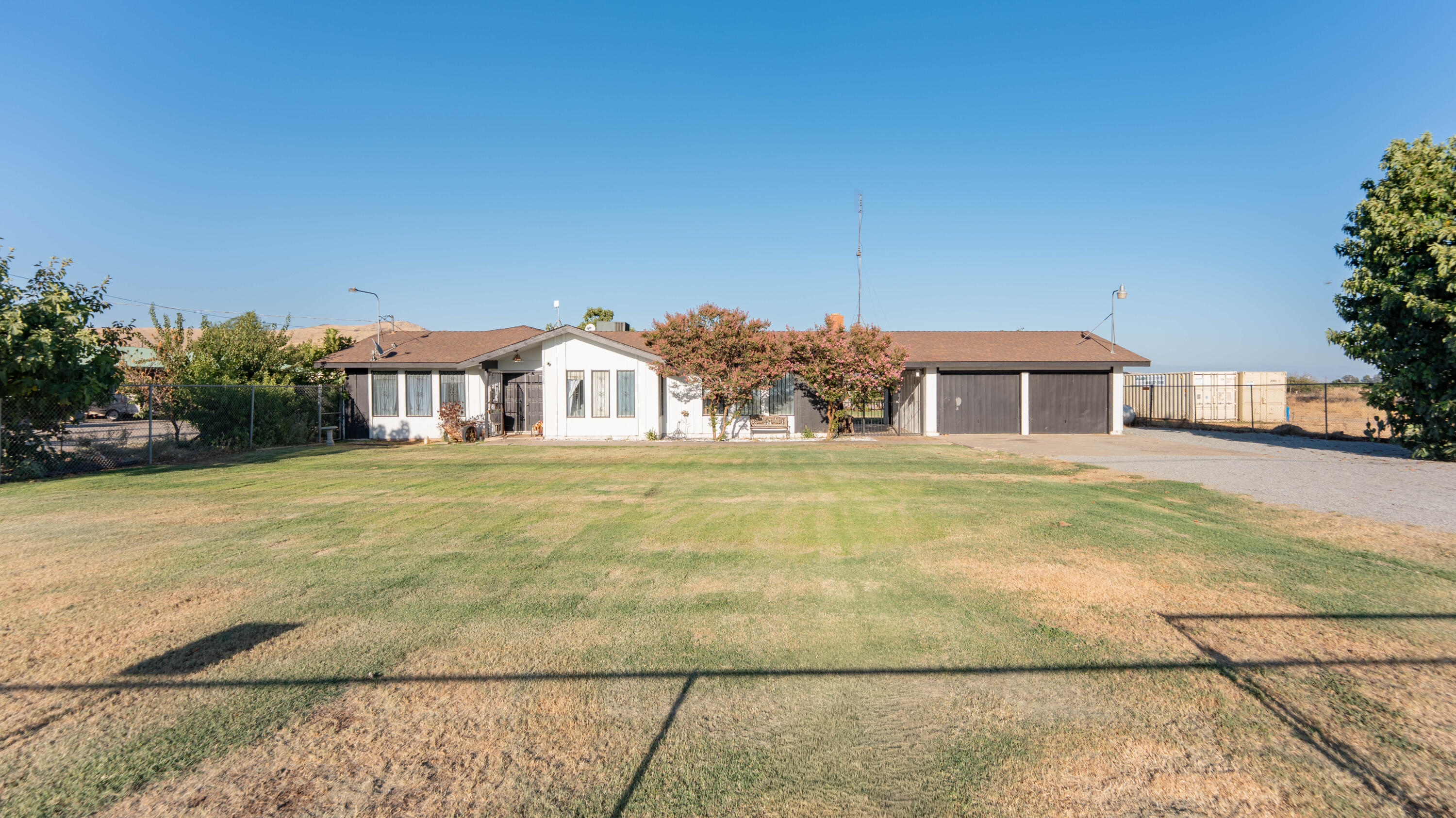 38838 Rd 140, Cutler, CA 93615