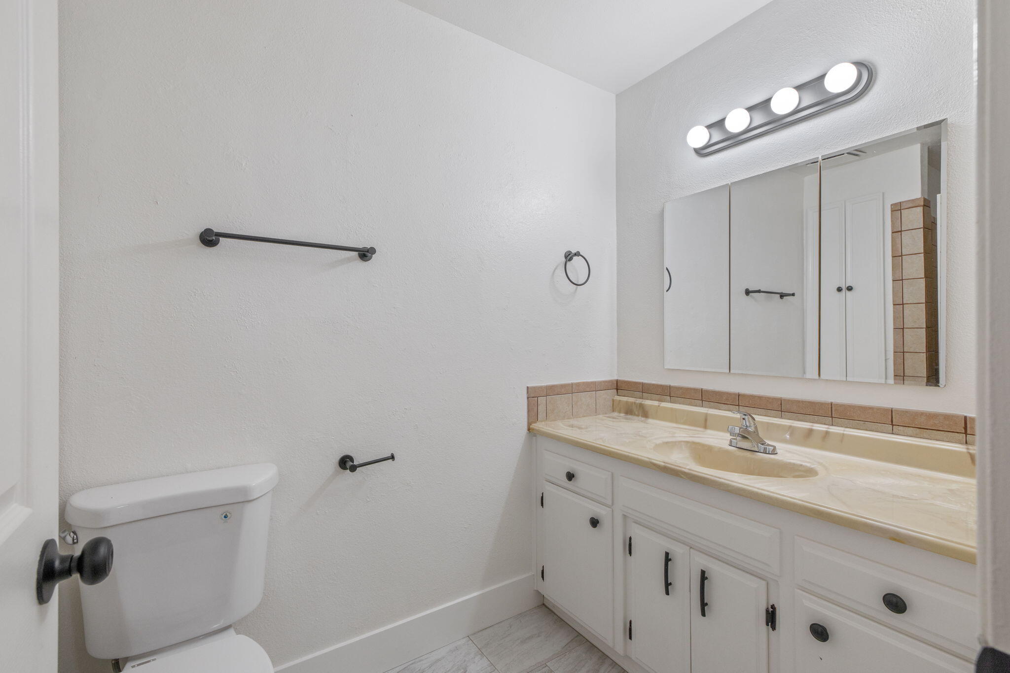 5451 W Santa Ana Ave, Fresno, CA 93722