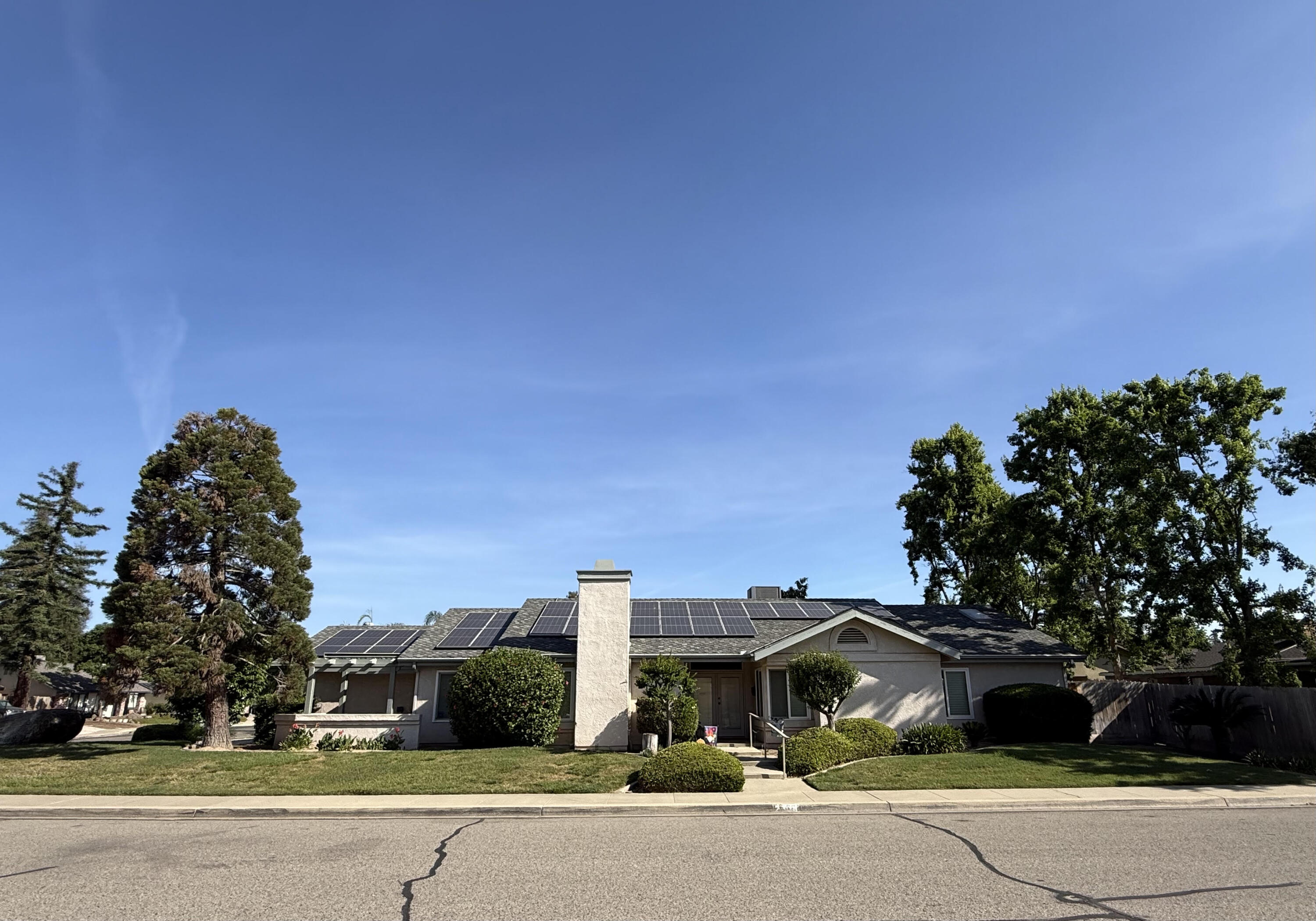2300 E Iris Ave, Visalia, CA 93292
