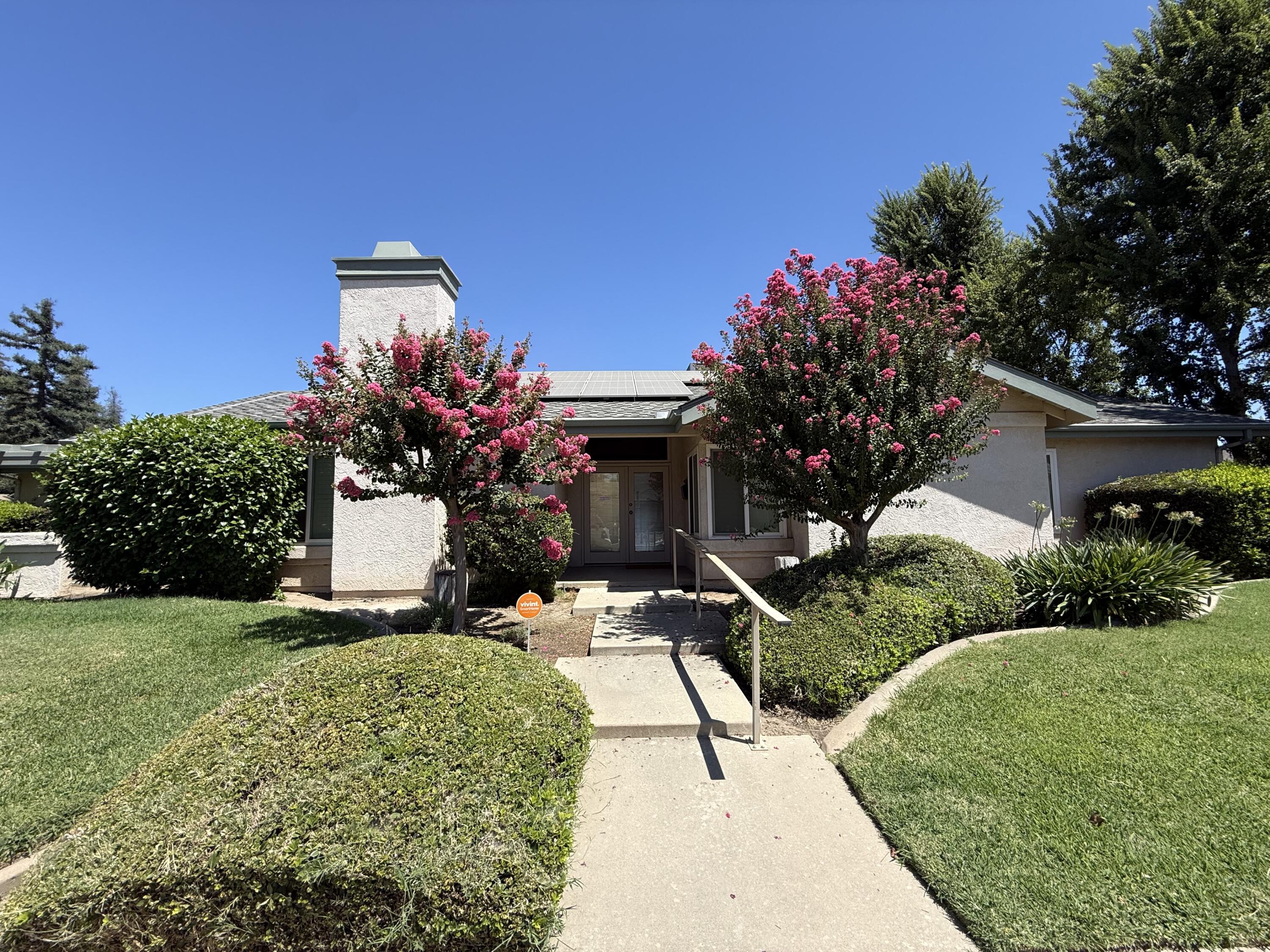 2300 E Iris Ave, Visalia, CA 93292