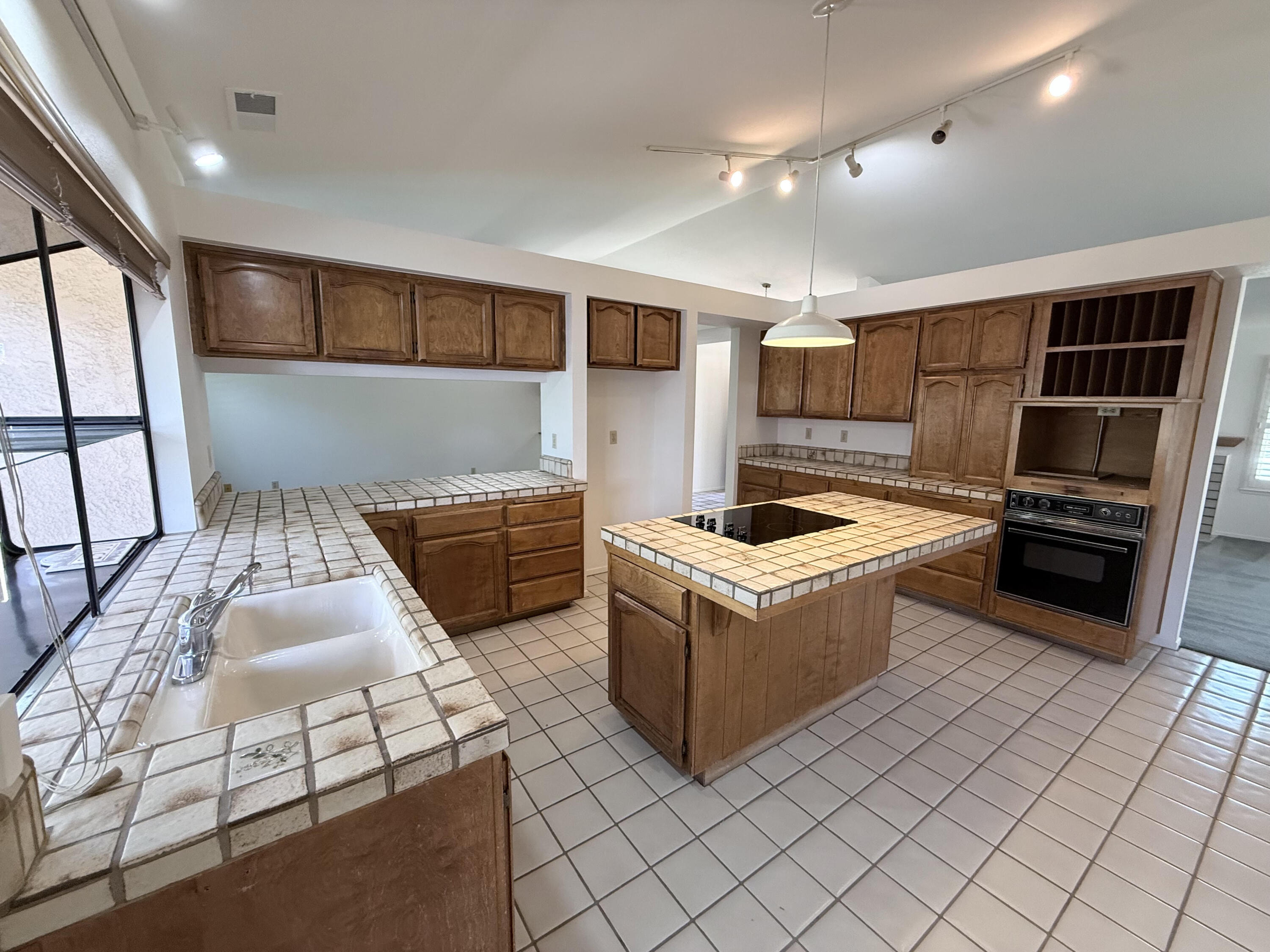 2300 E Iris Ave, Visalia, CA 93292