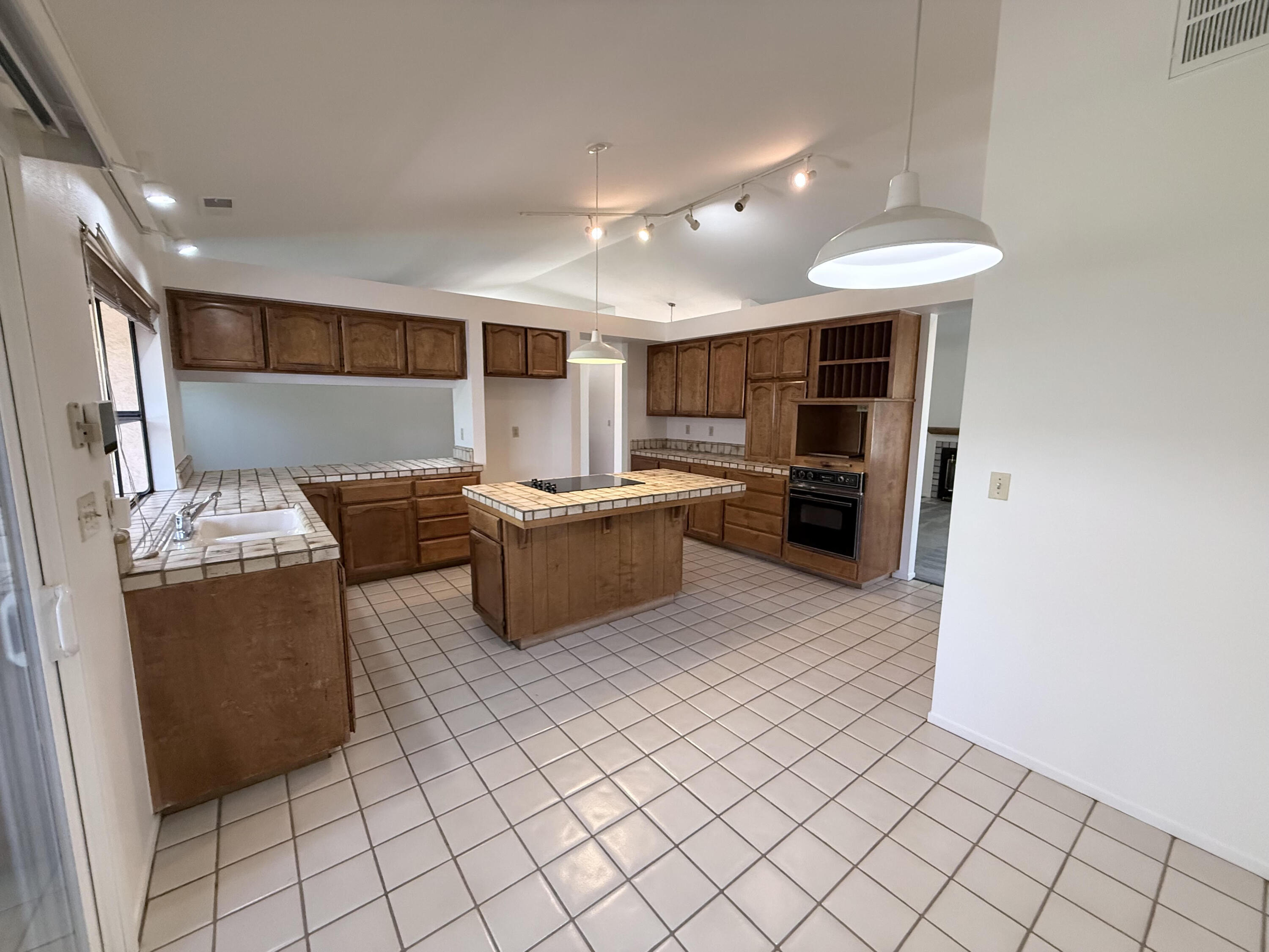 2300 E Iris Ave, Visalia, CA 93292