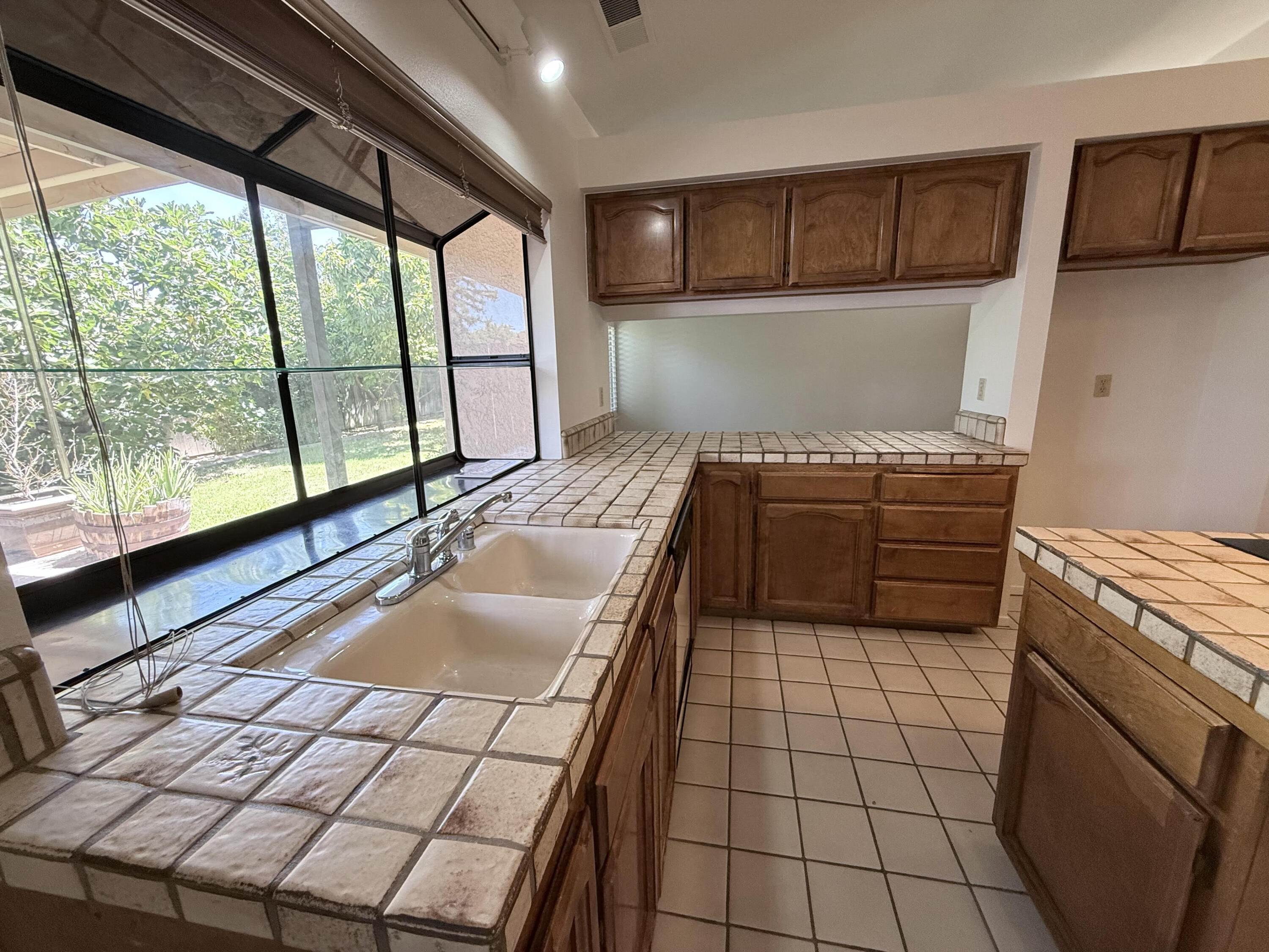2300 E Iris Ave, Visalia, CA 93292