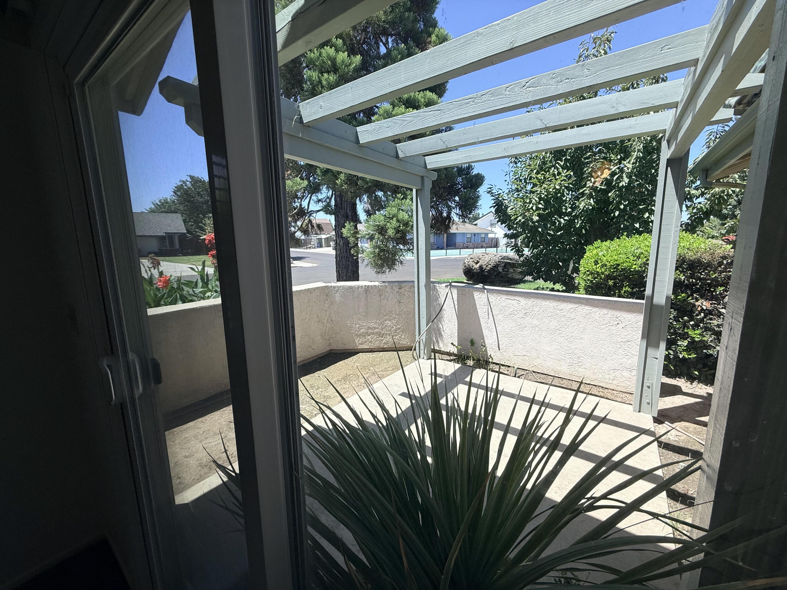 2300 E Iris Ave, Visalia, CA 93292