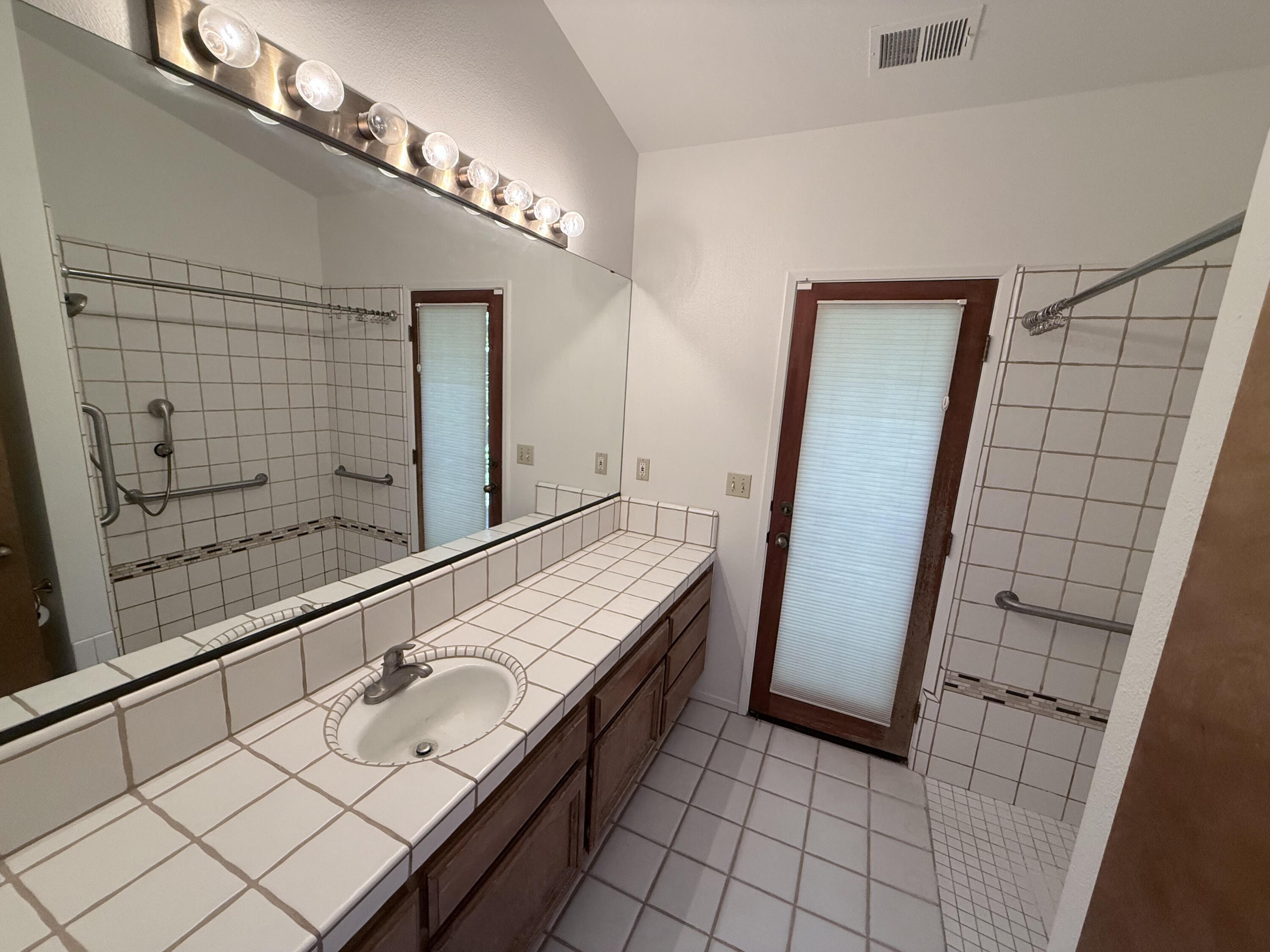 2300 E Iris Ave, Visalia, CA 93292