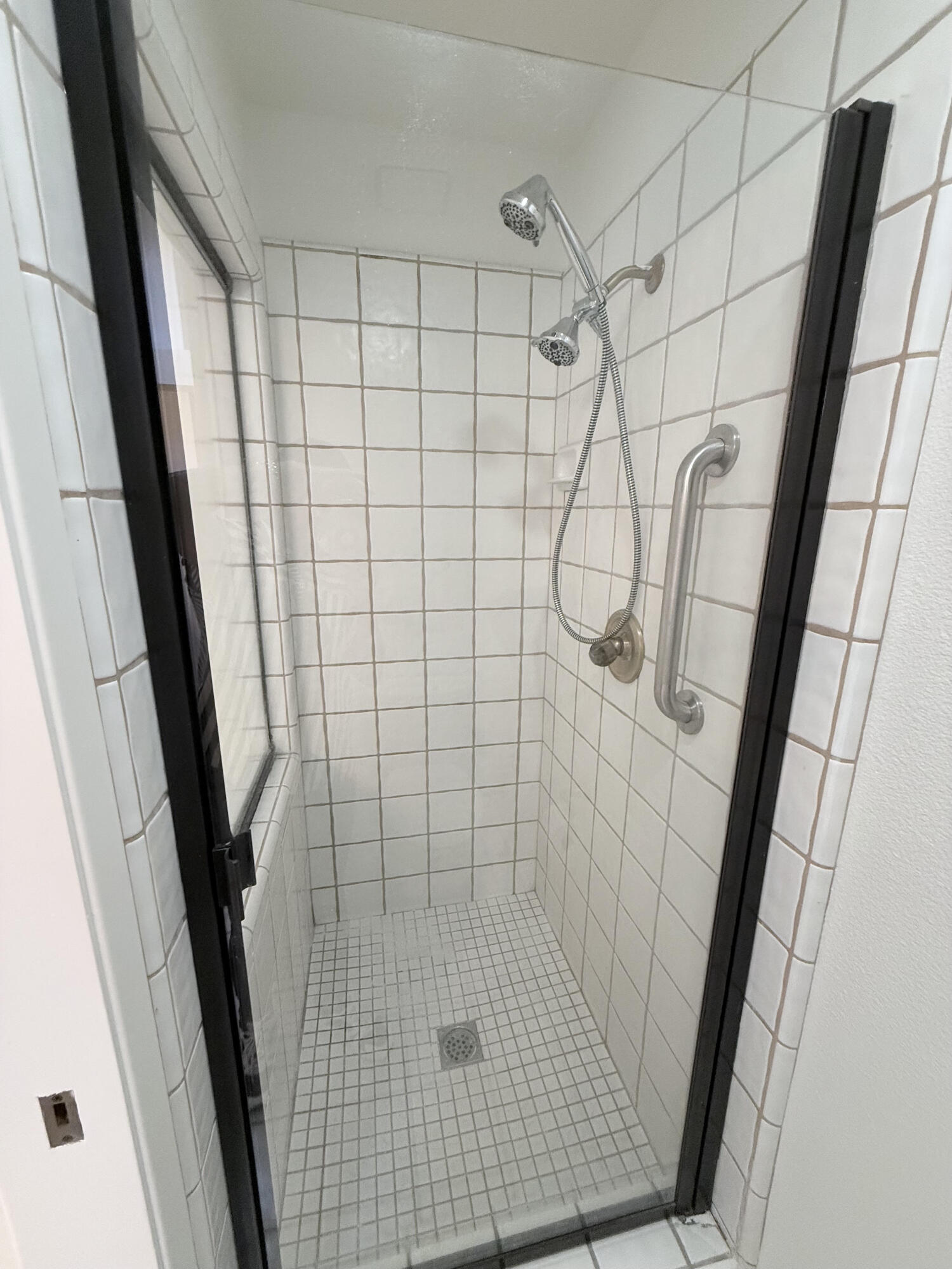 2300 E Iris Ave, Visalia, CA 93292