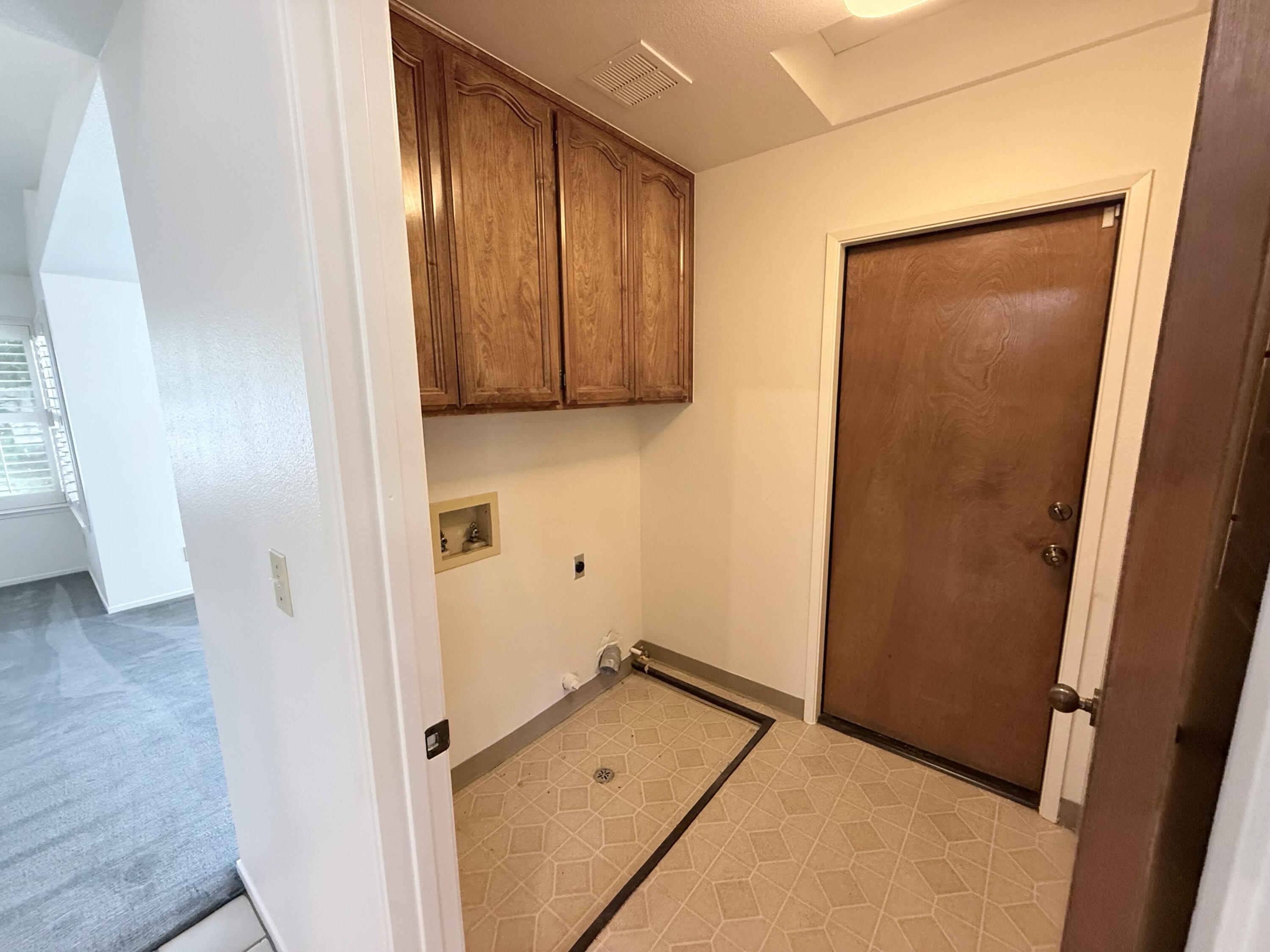 2300 E Iris Ave, Visalia, CA 93292